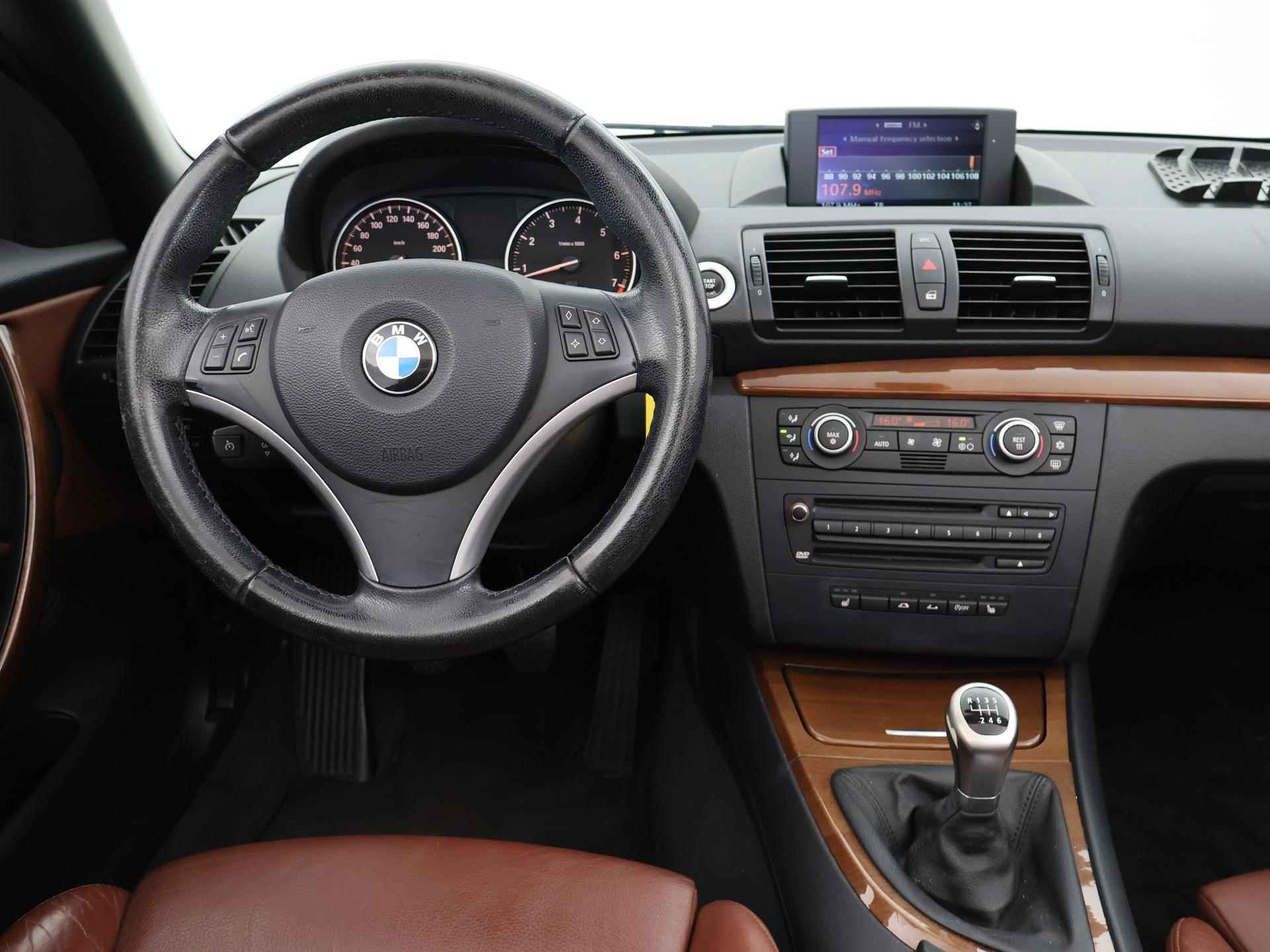 BMW 1-serie Cabrio 120i 170 PK + LEDER SPORTINT. / STOELVERW. / XENON / NAVIGATIE - 4/36