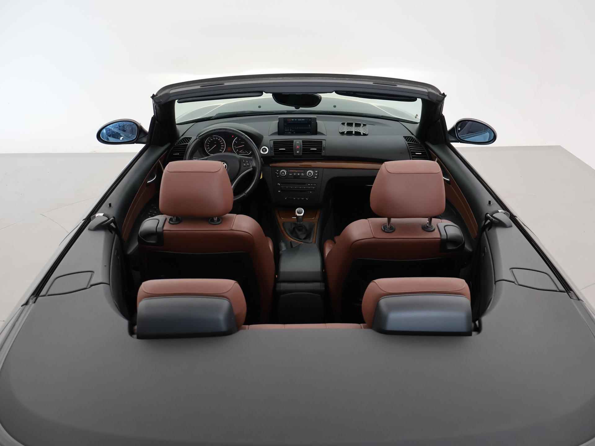 BMW 1-serie Cabrio 120i 170 PK + LEDER SPORTINT. / STOELVERW. / XENON / NAVIGATIE - 13/36