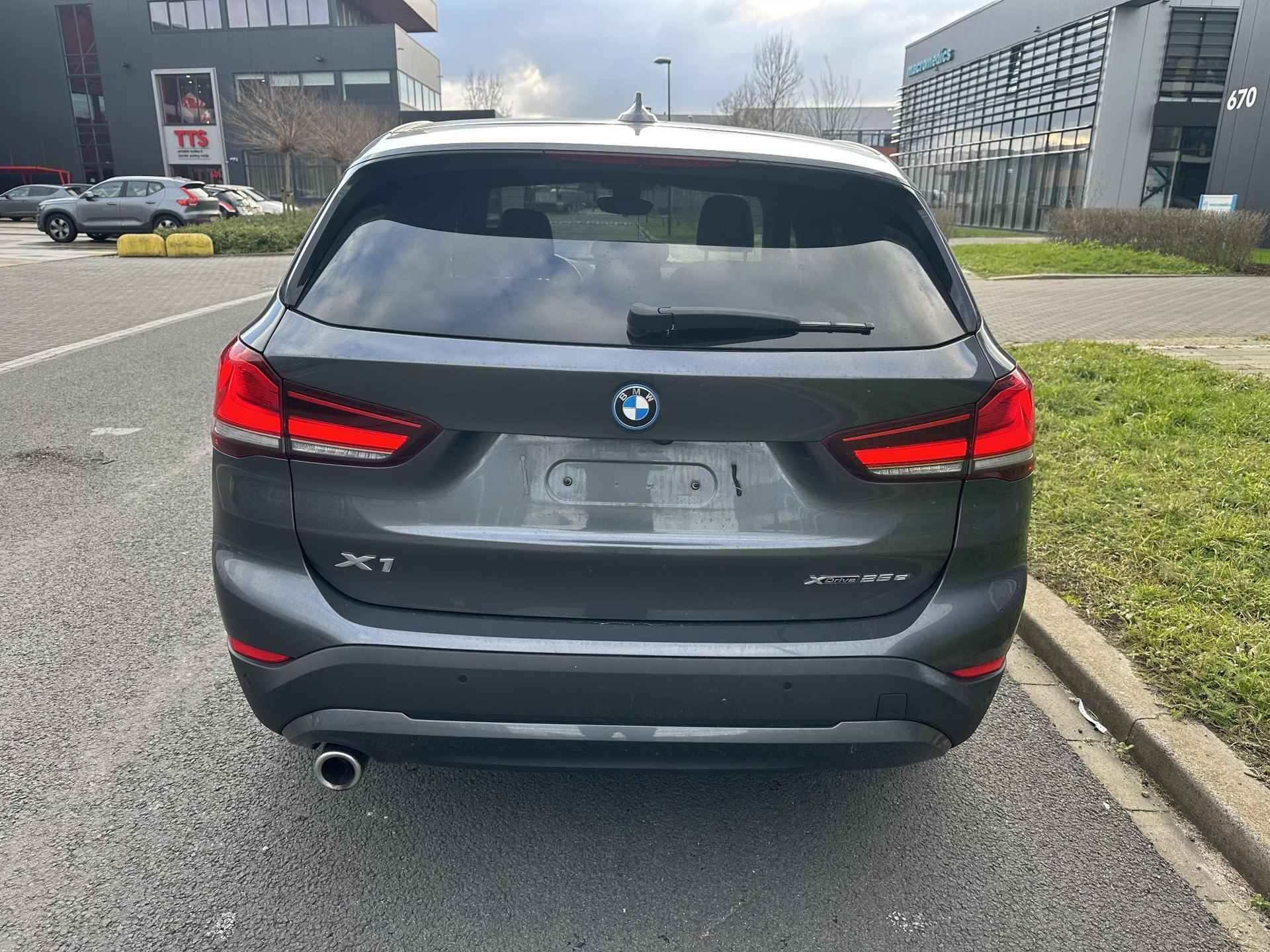 BMW X1 xDrive25e Executive - 8/17