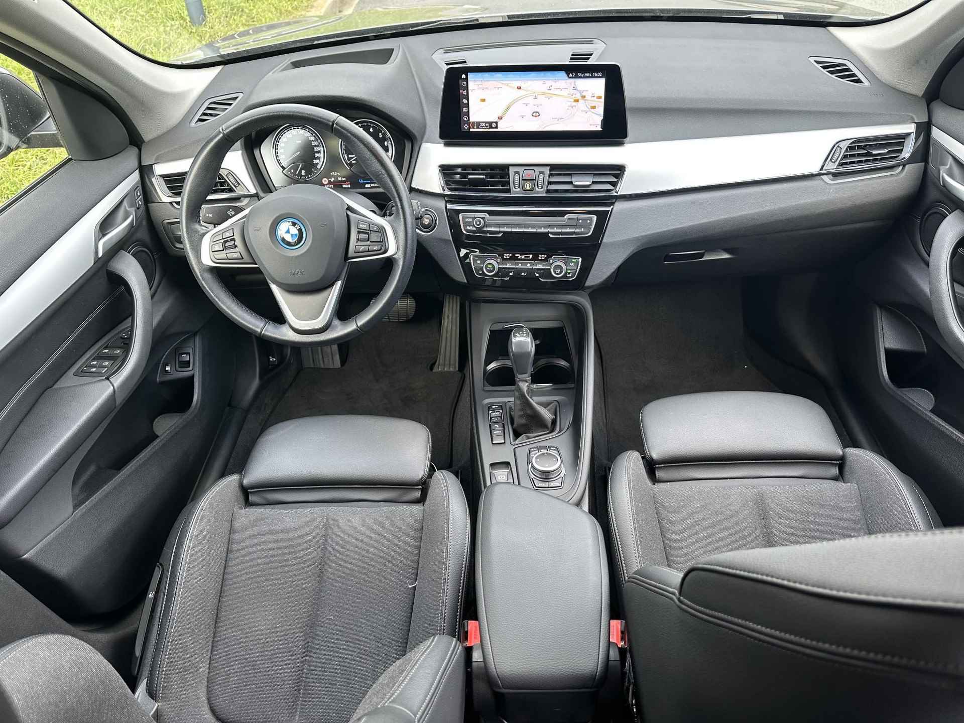 BMW X1 xDrive25e Executive - 10/17