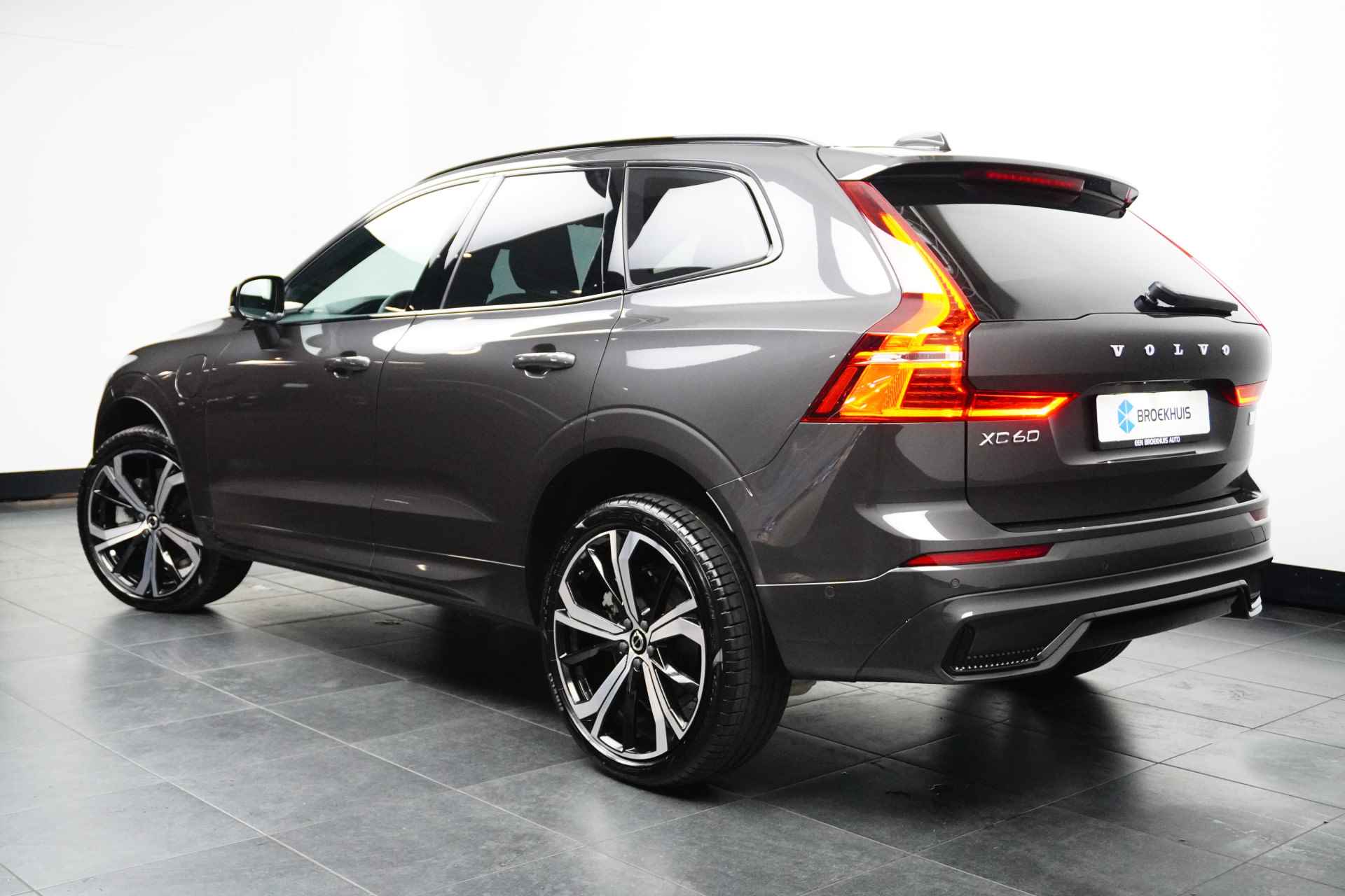 Volvo XC60 Recharge T6 AWD Ultimate Dark | 21'' | Luchtvering | Bowers & Wilkins | Head-up | 360-camera | BLIS | Panoramadak | Full LED - 6/36