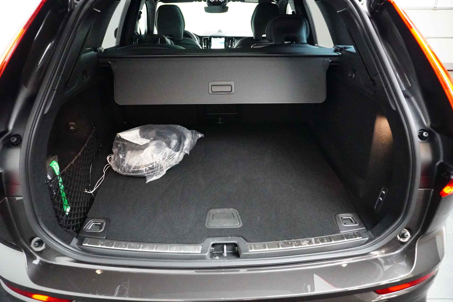 Volvo XC60 Recharge T6 AWD Ultimate Dark | 21'' | Luchtvering | Bowers & Wilkins | Head-up | 360-camera | BLIS | Panoramadak | Full LED - 17/36