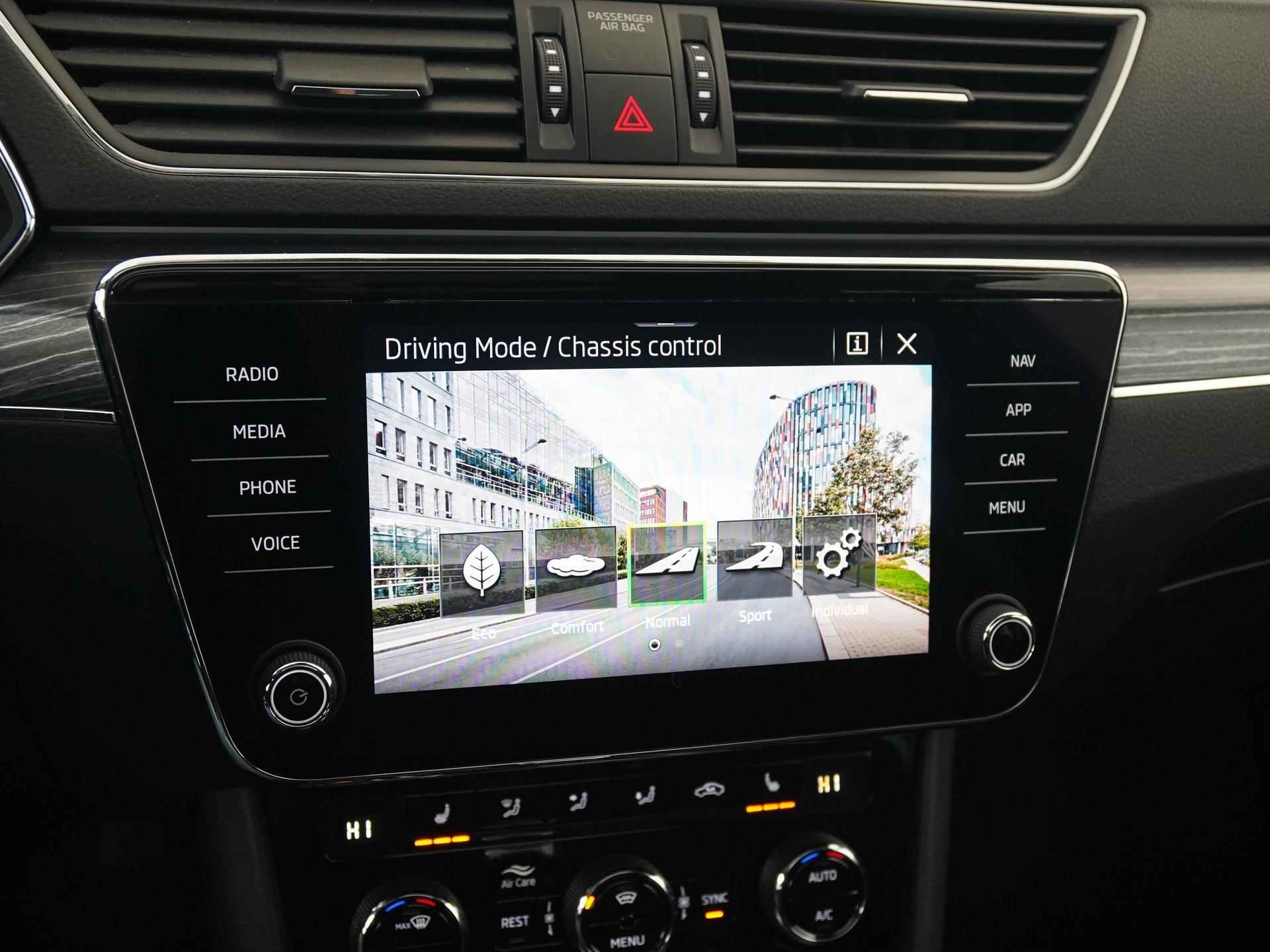 Skoda Superb Combi 1.4 TSI iV Style | Virtual Cockpit | Trekhaak | Panoramadak | Zondag Open! - 19/47