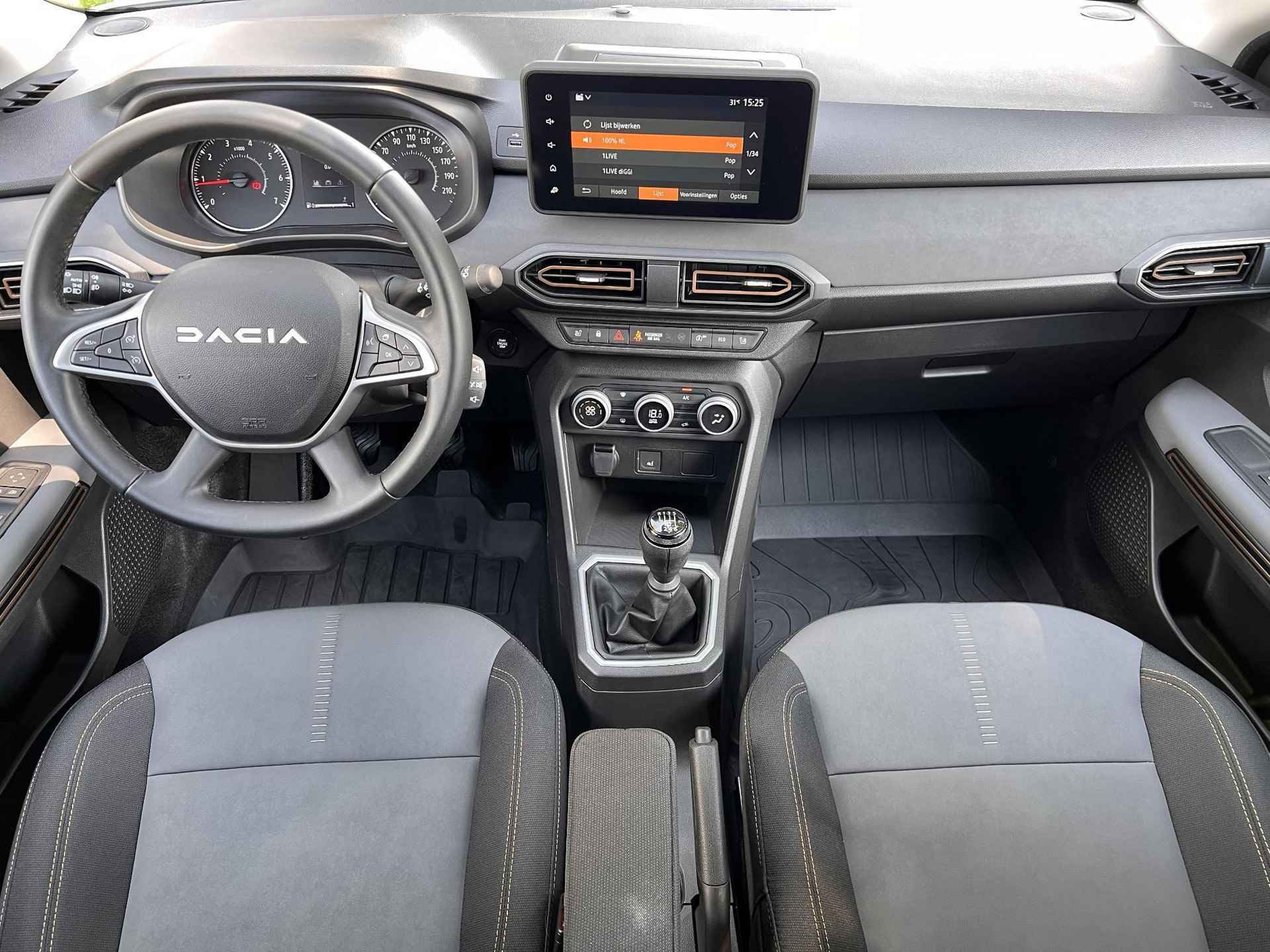 Dacia Jogger 1.0 TCe 110 Extreme 7p. / Zeven persoons / Weinig km als nieuw / Navigatie via Apple Carplay Android / Stoelverwarming / - 2/51