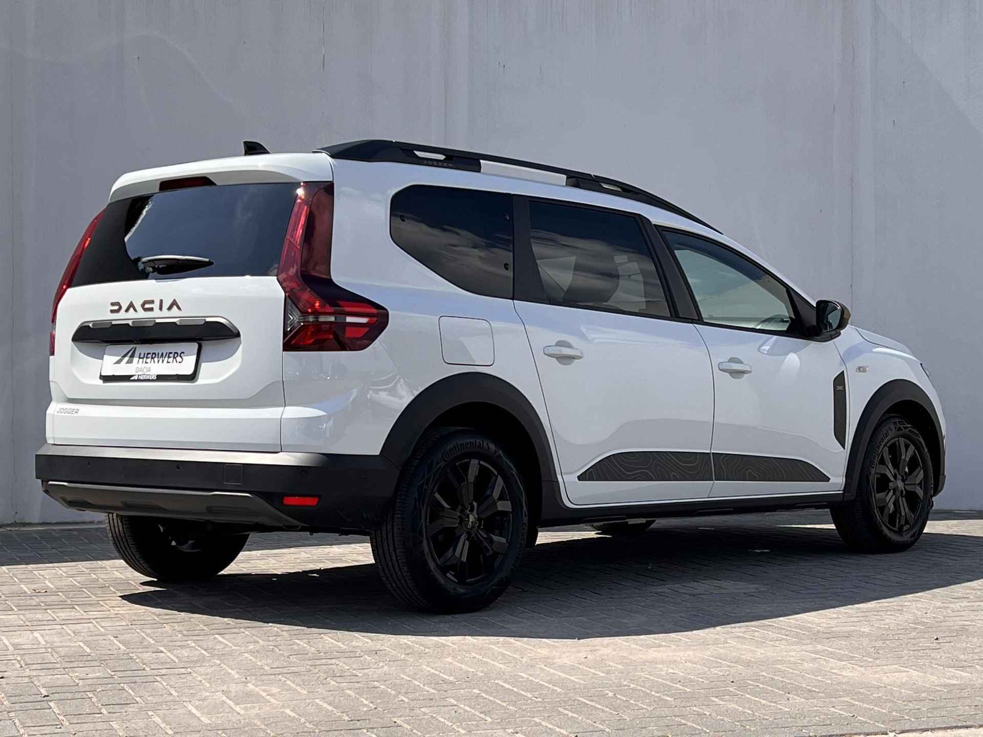 Dacia Jogger 1.0 TCe 110 Extreme 7p. / Zeven persoons / Weinig km als nieuw / Navigatie via Apple Carplay Android / Stoelverwarming / - 3/51