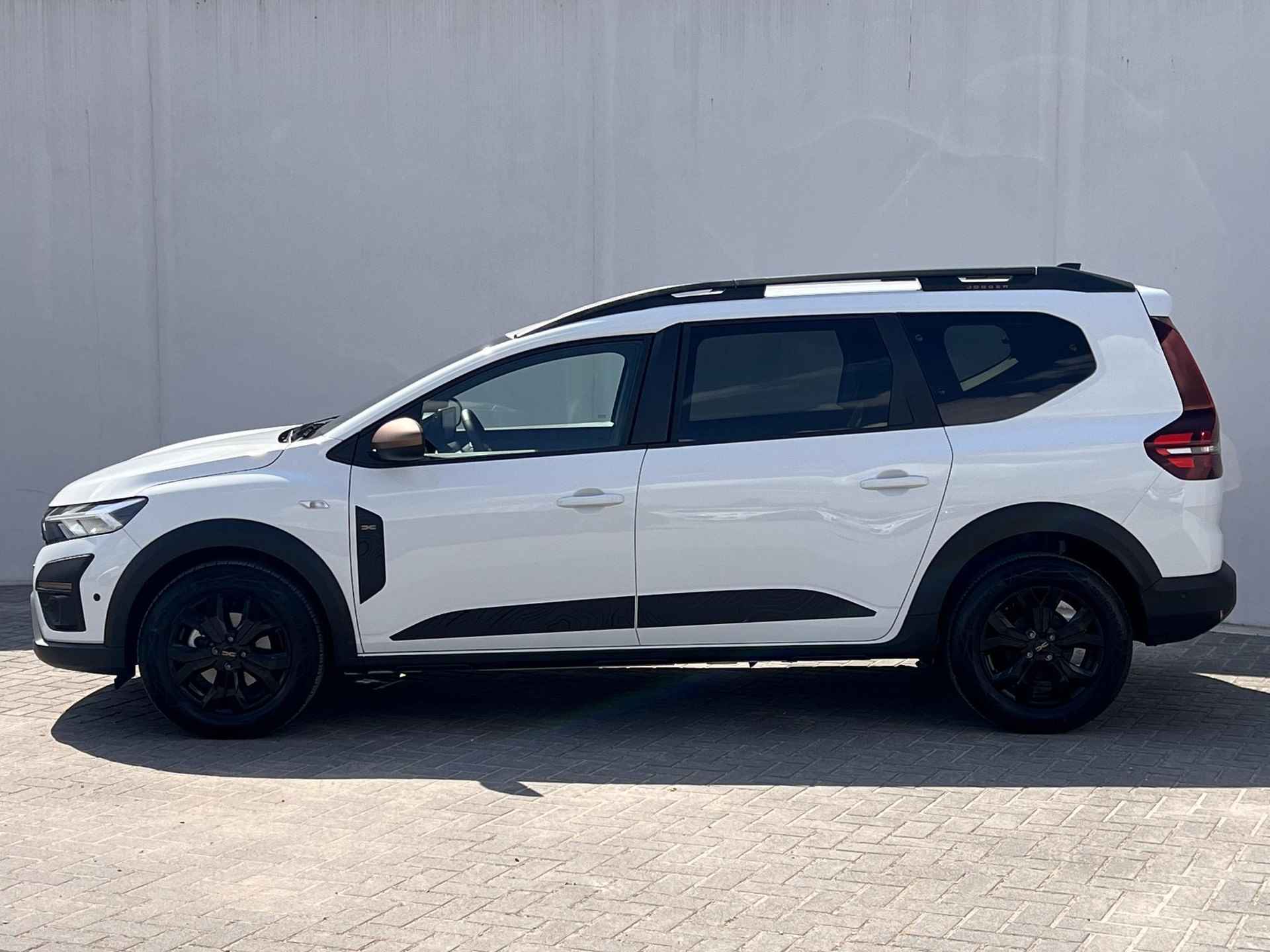 Dacia Jogger 1.0 TCe 110 Extreme 7p. / Zeven persoons / Weinig km als nieuw / Navigatie via Apple Carplay Android / Stoelverwarming / - 11/51