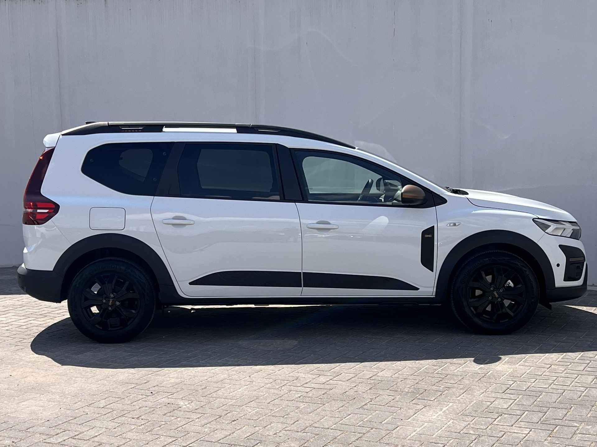 Dacia Jogger 1.0 TCe 110 Extreme 7p. / Zeven persoons / Weinig km als nieuw / Navigatie via Apple Carplay Android / Stoelverwarming / - 34/51