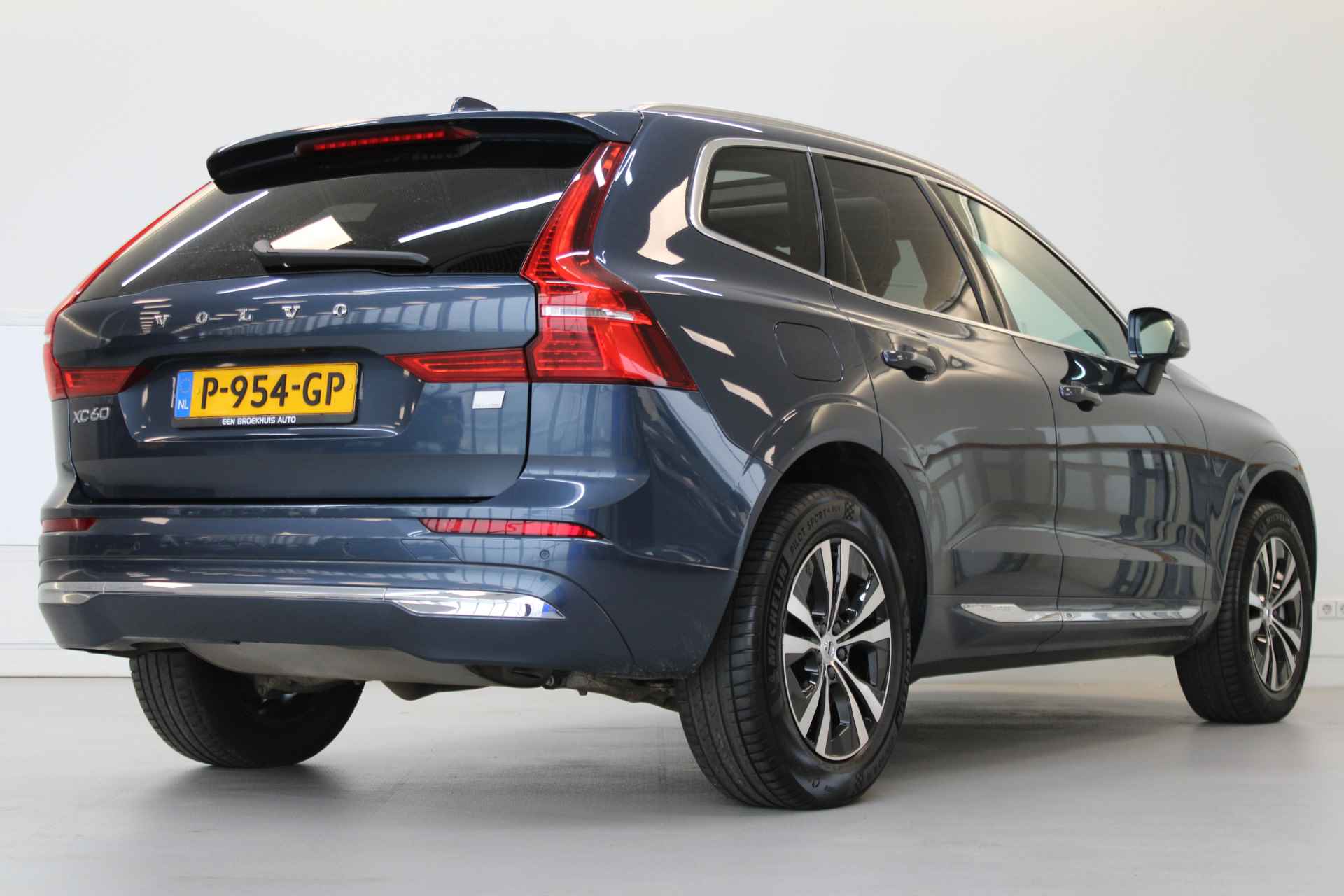 Volvo XC60 T6 350PK Inscription Expression | Panoramadak | Leer | Trekhaak | Stuur + Stoelverwarming | Getint Glas - 3/55