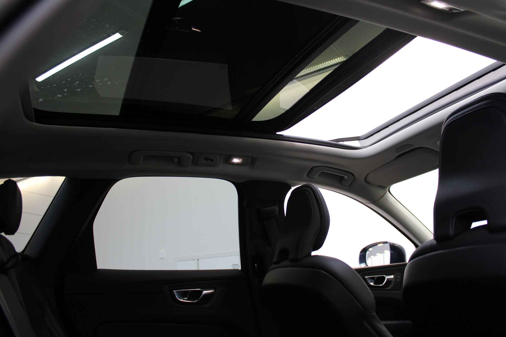 Volvo XC60 T6 350PK Inscription Expression | Panoramadak | Leer | Trekhaak | Stuur + Stoelverwarming | Getint Glas - 8/55