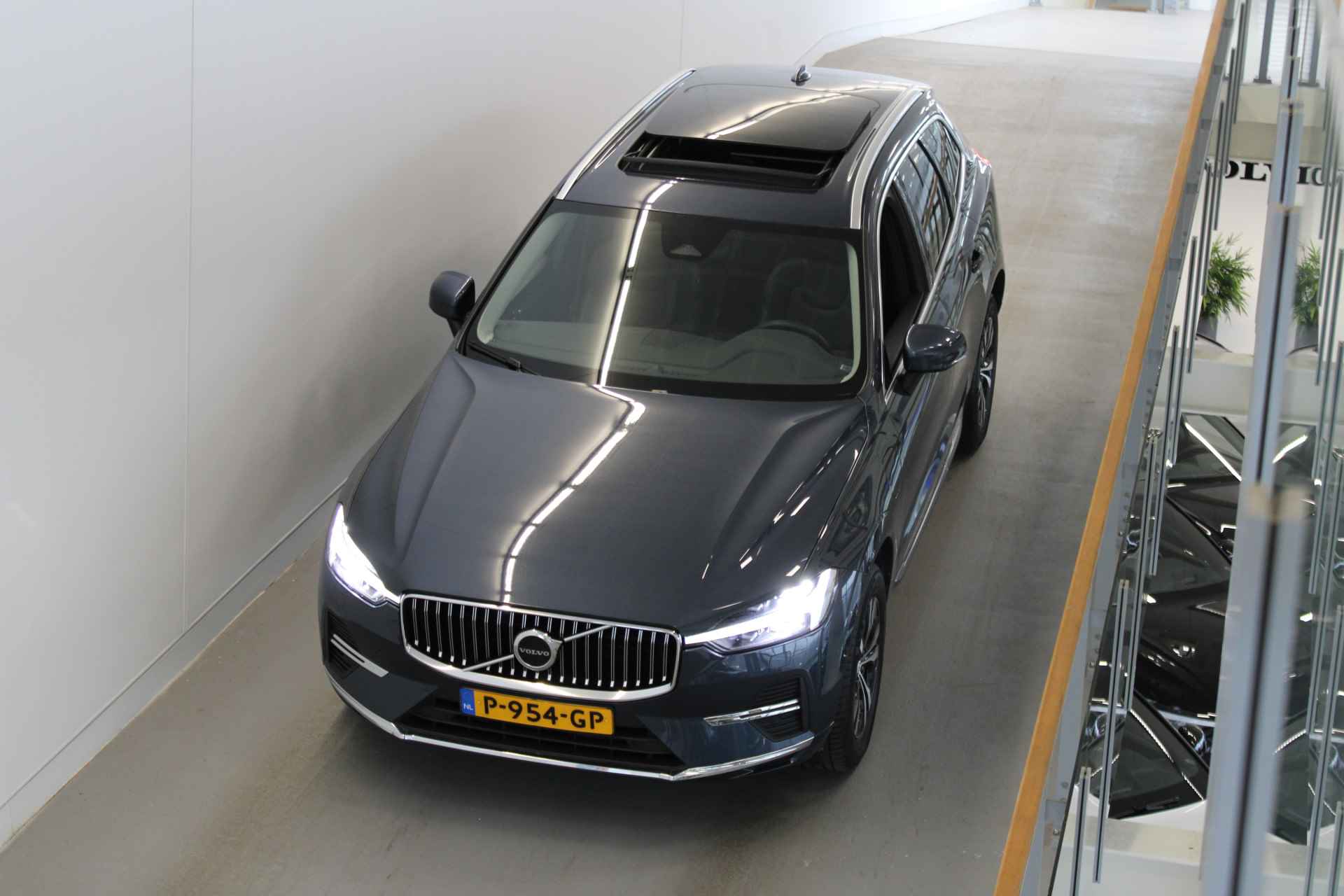 Volvo XC60 T6 350PK Inscription Expression | Panoramadak | Leer | Trekhaak | Stuur + Stoelverwarming | Getint Glas - 24/55