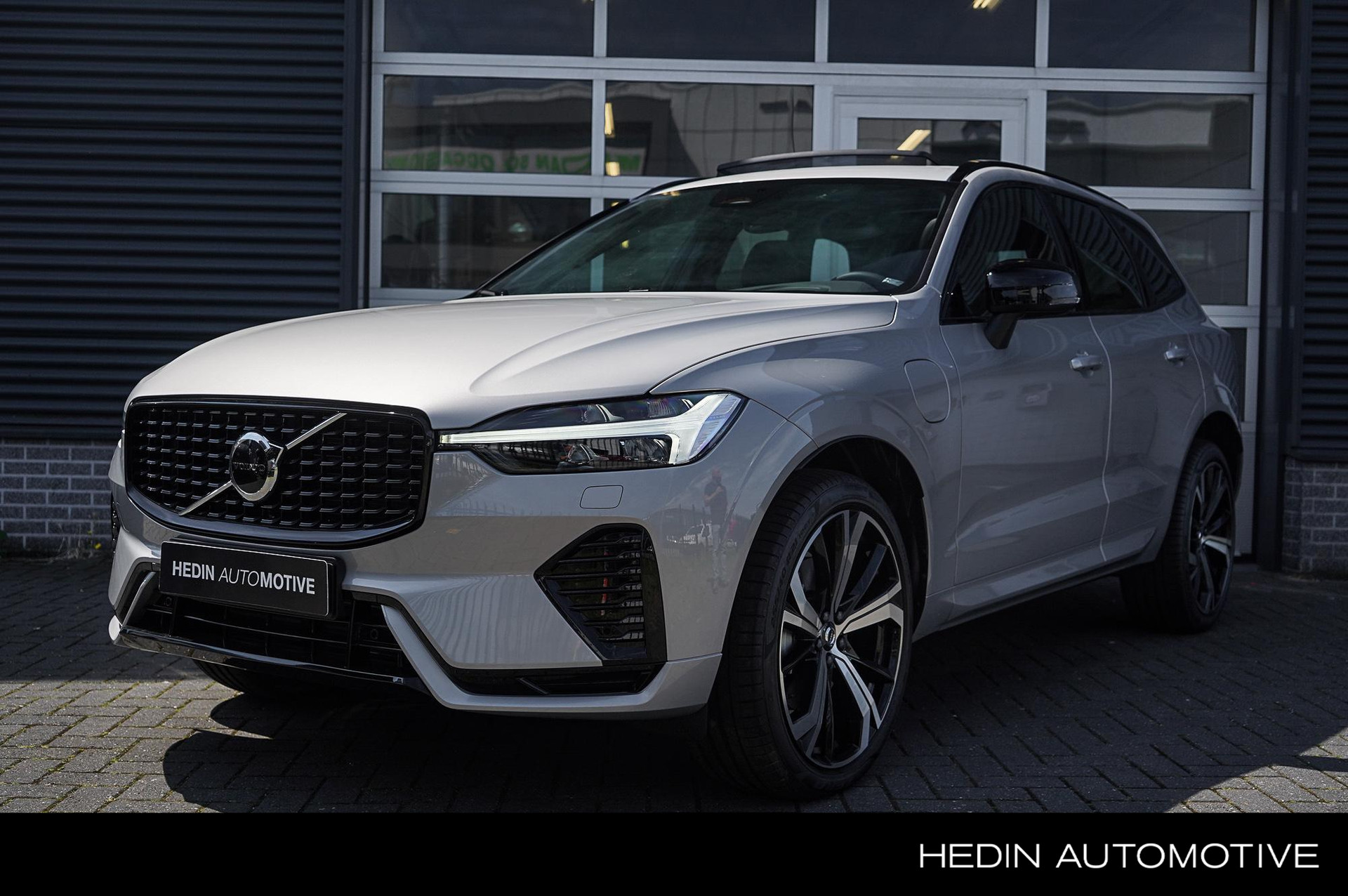 Volvo XC60 2.0 Recharge T6 AWD Ultimate Dark | Nappa Leder Sportstoelen | 21" inch Diamond Velgen | Harman / Kardon | Schuifdak |