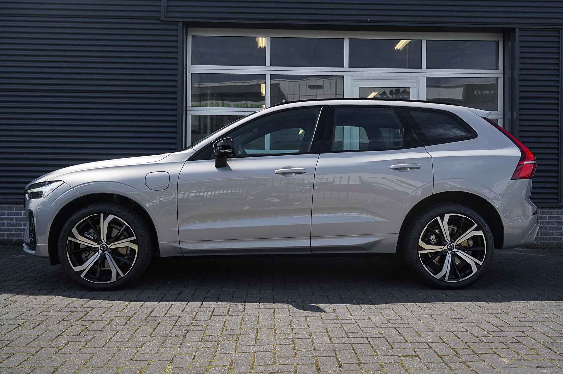 Volvo XC60 2.0 Recharge T6 AWD Ultimate Dark | Nappa Leder Sportstoelen | 21" inch Diamond Velgen | Harman / Kardon | Schuifdak | - 3/29