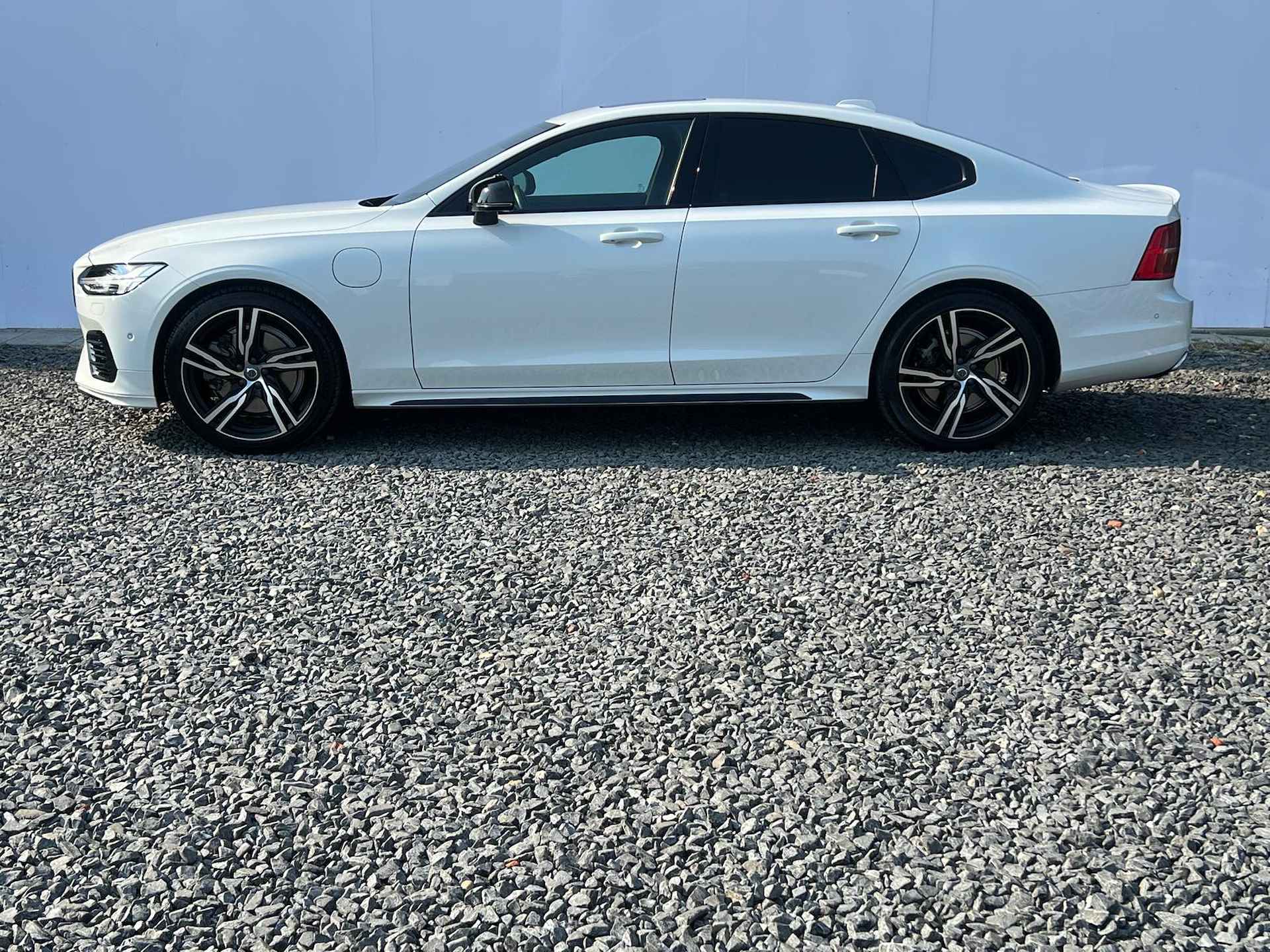 Volvo S90 2.0 T8 AWD R-Design Automaat - B&W Audio - Schuifdak - Leder - Trekhaak wegklapbaar - Auto bij ons in onderhoud - 3/63