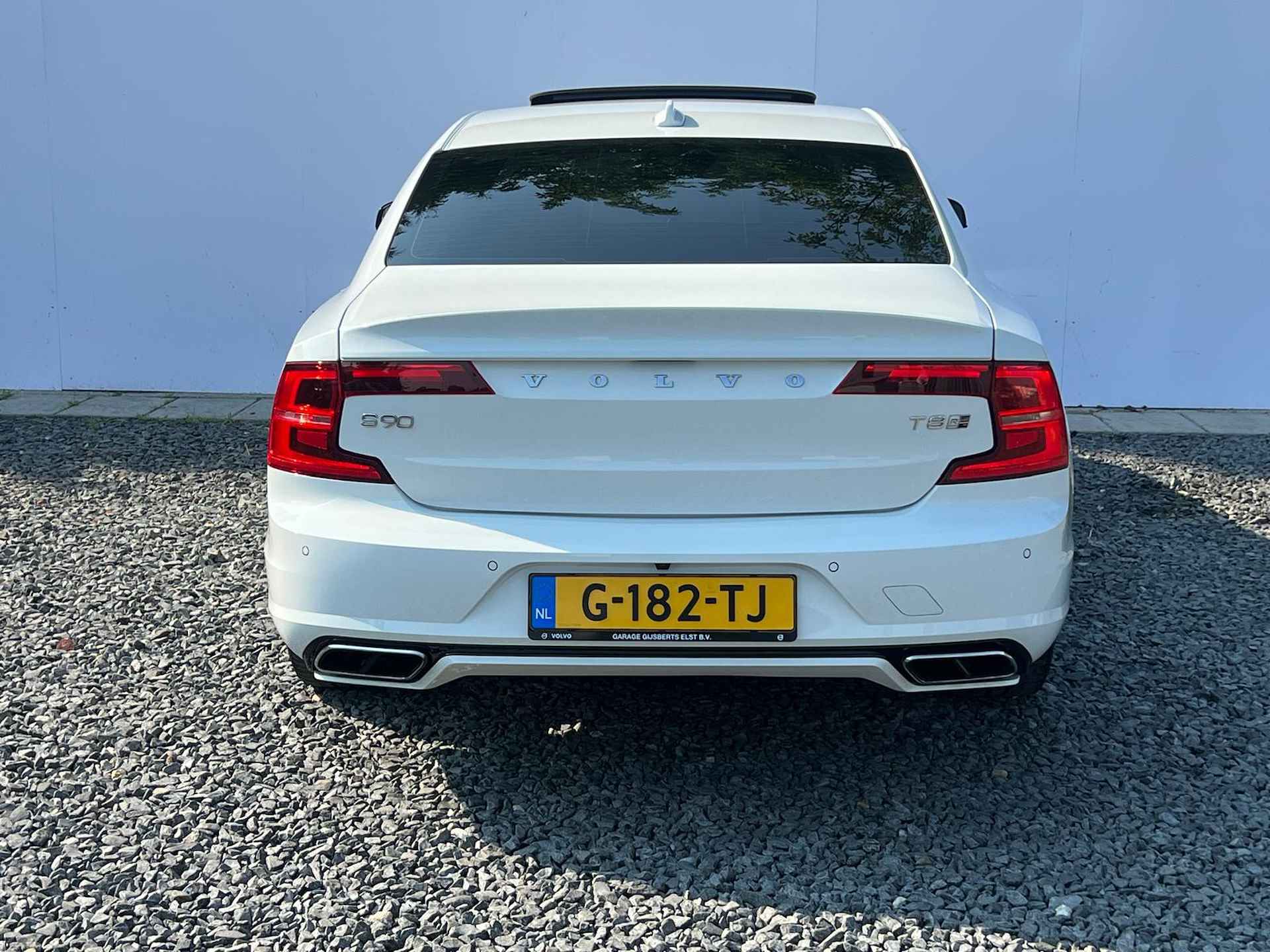 Volvo S90 2.0 T8 AWD R-Design Automaat - B&W Audio - Schuifdak - Leder - Trekhaak wegklapbaar - Auto bij ons in onderhoud - 7/63