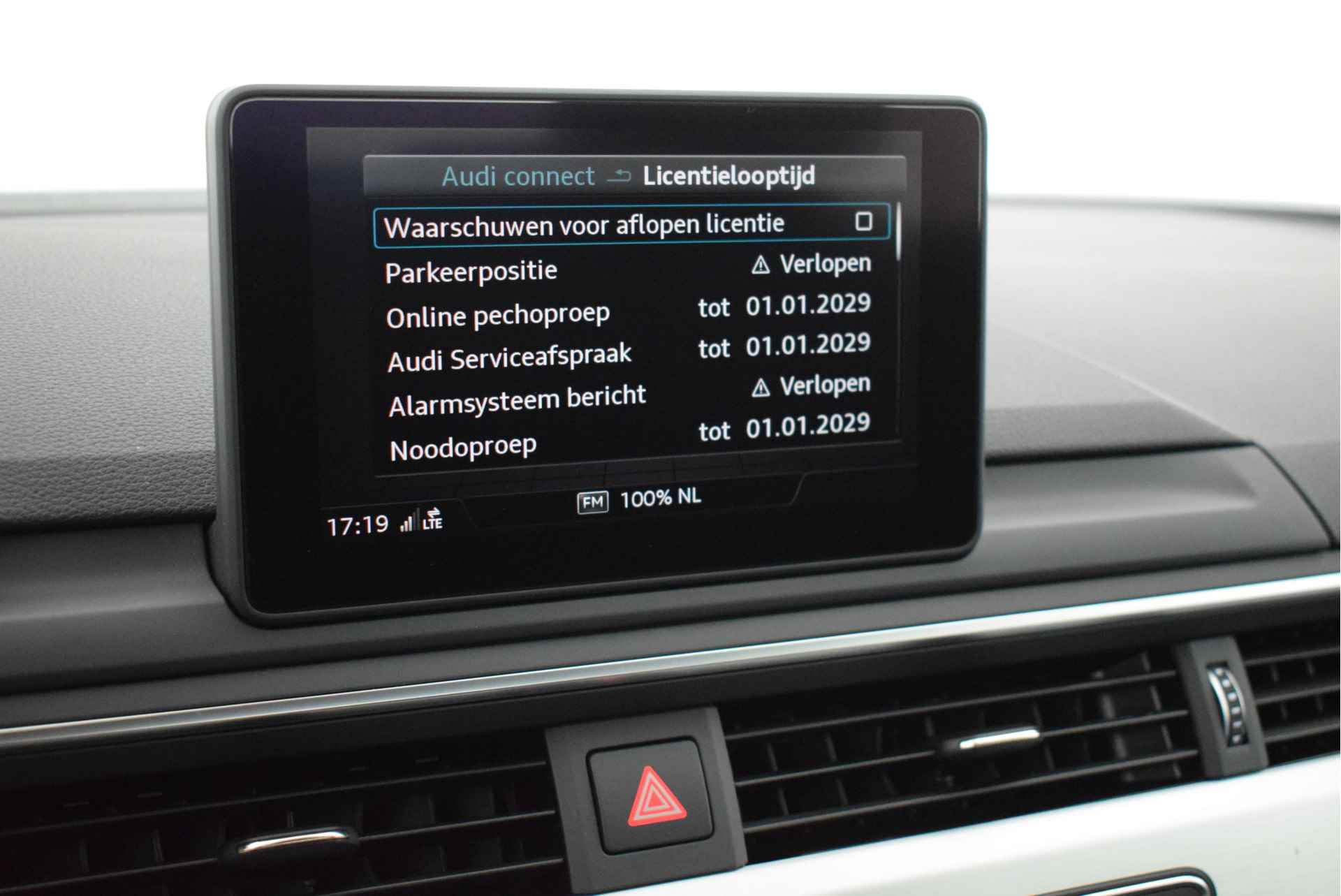 Audi A4 Limousine 40 TDI 190pk S-Tronic quattro 2x S-Line Stoelverwarming Led Navigatie - 24/47