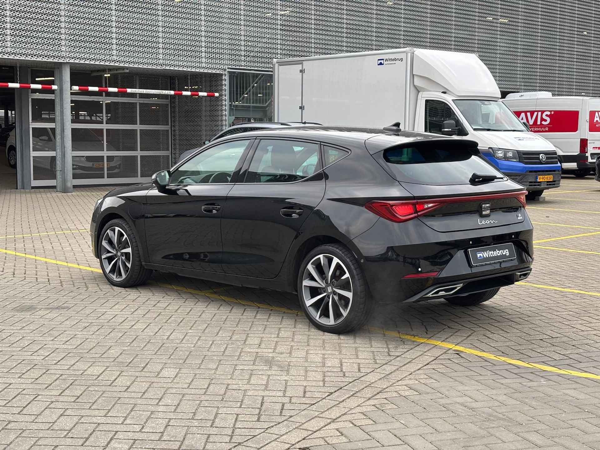 CUPRA Leon Sportstourer 1.4 e-Hybrid VZ Performace / Panoramadak / 19" LMV / Stuur + Stoelverwarming / Elektrische Achterklep P4 - 6/32