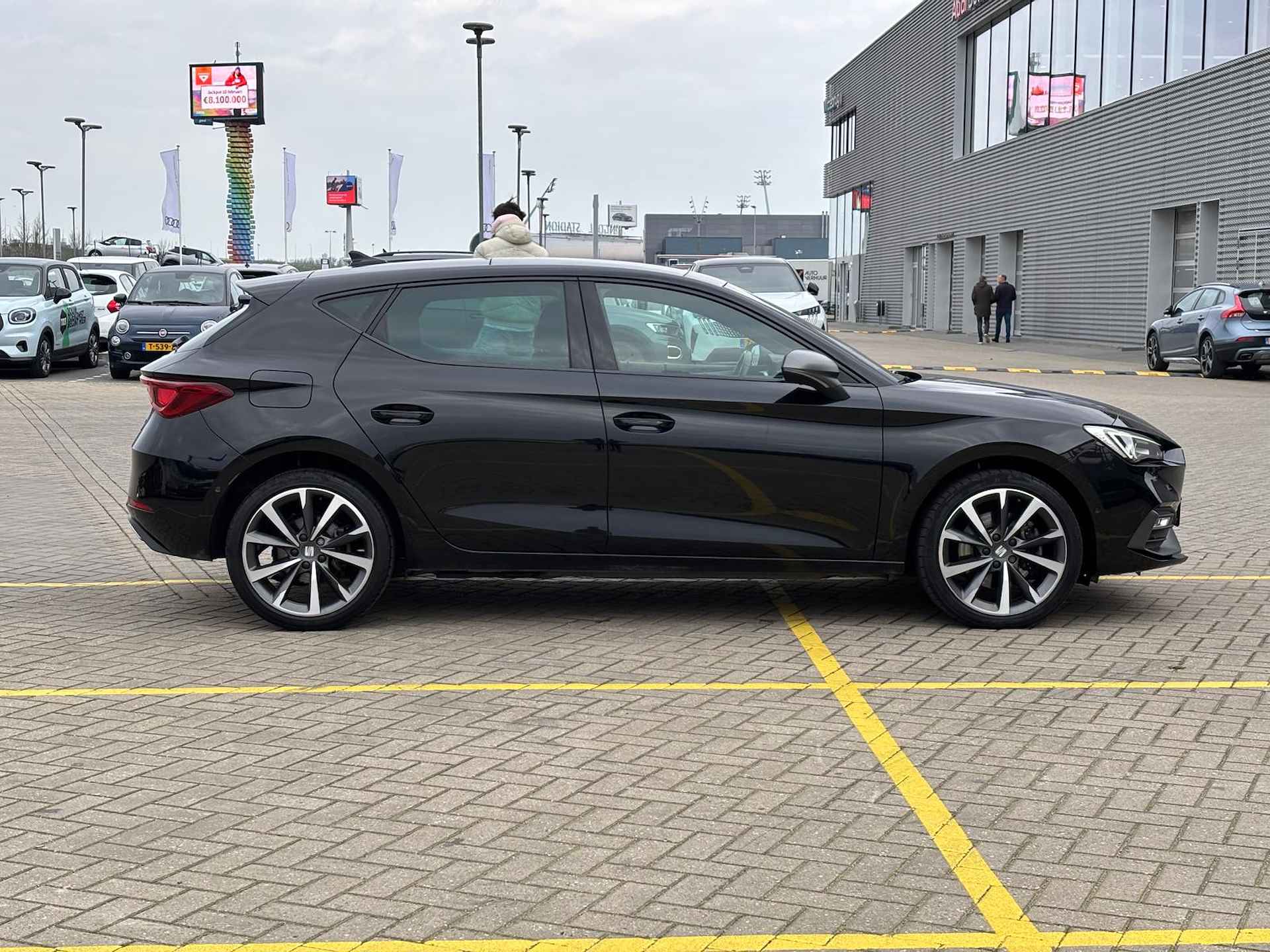 CUPRA Leon Sportstourer 1.4 e-Hybrid VZ Performace / Panoramadak / 19" LMV / Stuur + Stoelverwarming / Elektrische Achterklep P4 - 9/32