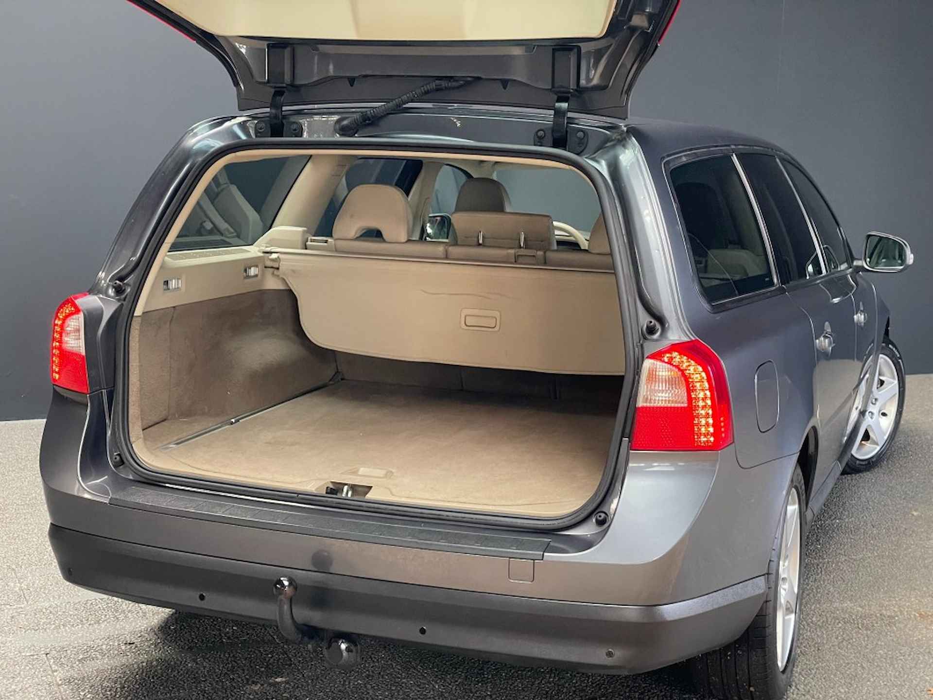 VOLVO V70 D5 185 pk /Leer/navi/trekhaak/kinetic - 28/32