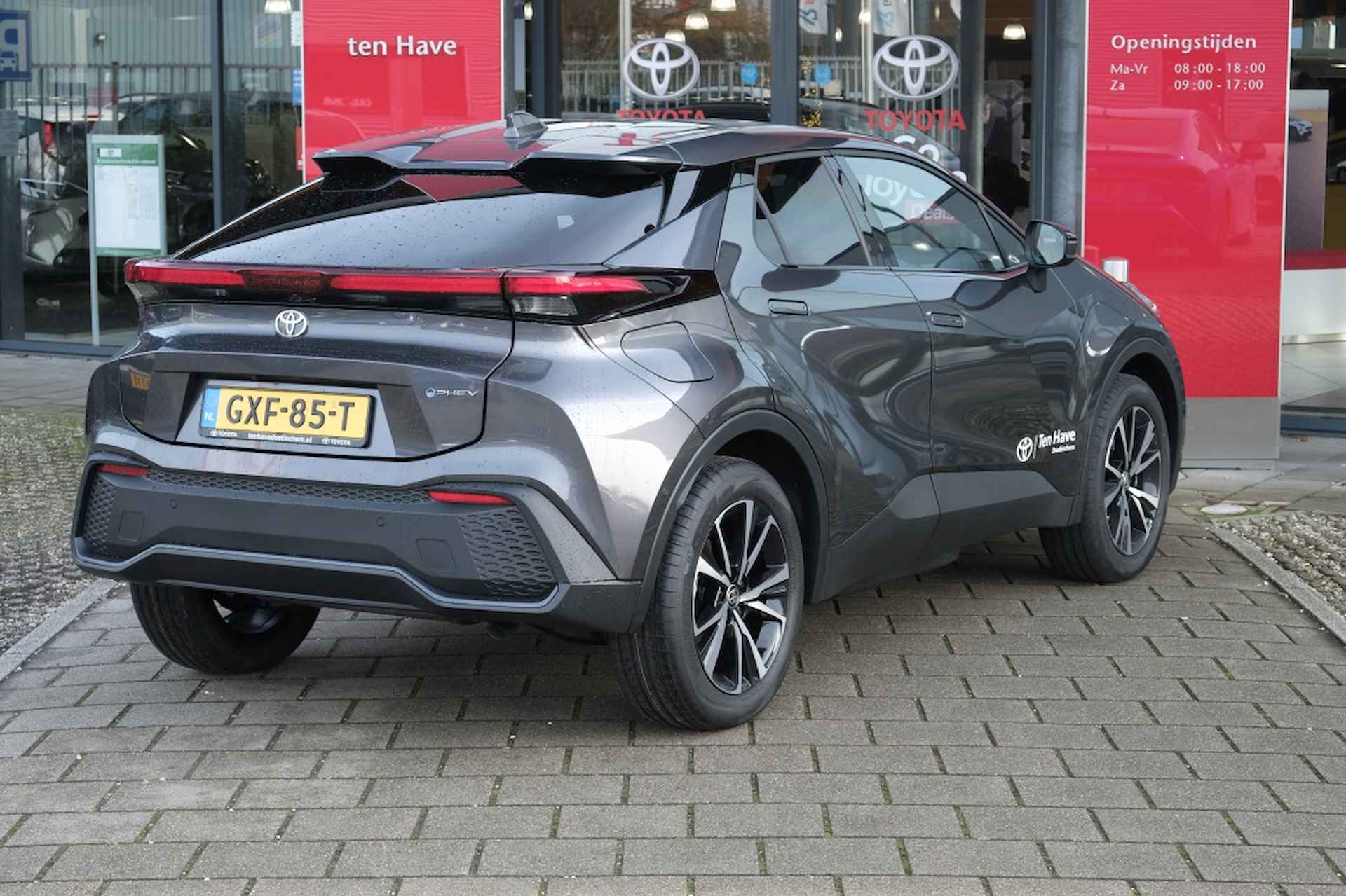 Toyota C-HR Plug-in Hybrid 220PK First Edition Automaat | Draadloze oplader - 4/40