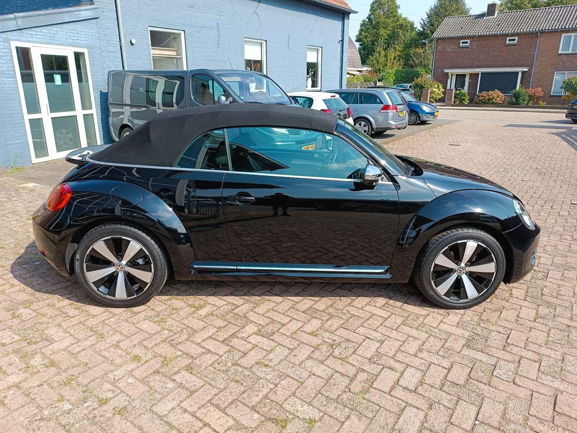 Volkswagen Beetle Cabrio 1.2 Tsi Exclusive, Navigatie, cruise, pdc - 24/32