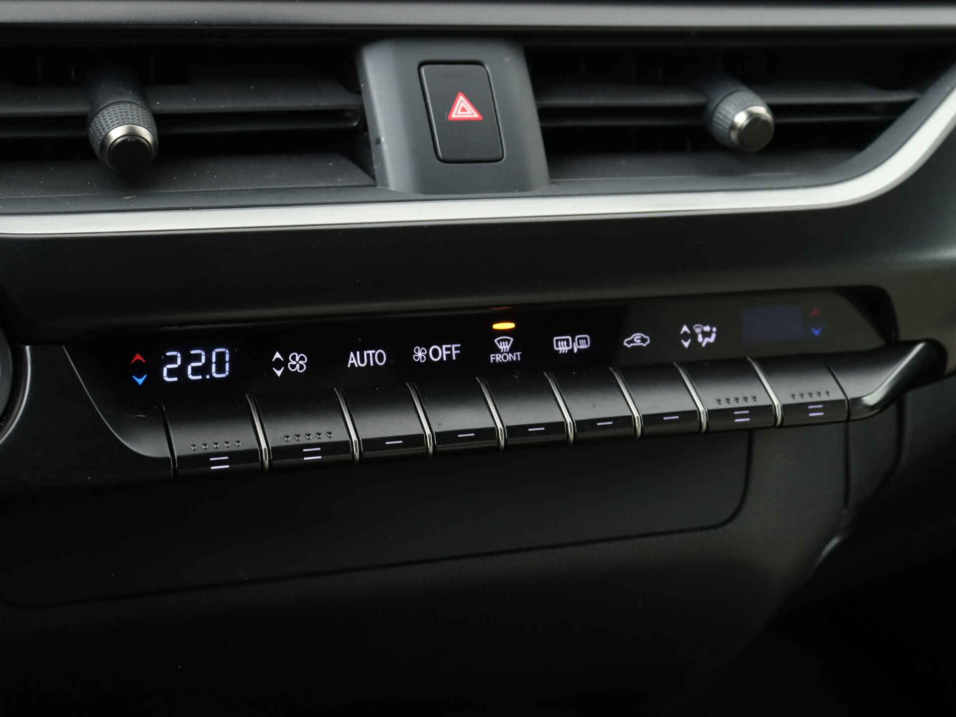 Lexus UX 300e Business Full Electric | Ivoor Leder + Stoelverwarming | - 10/41