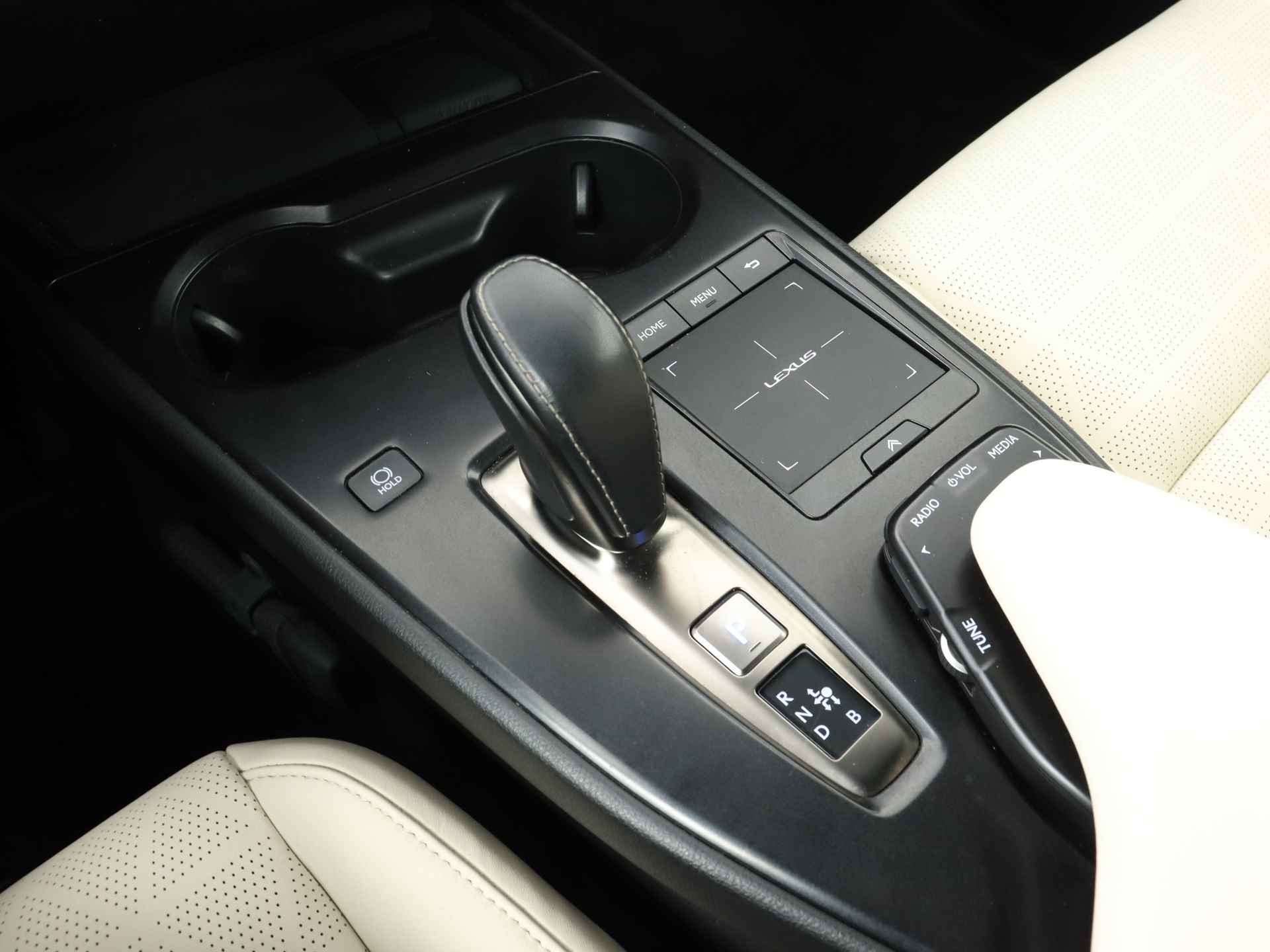 Lexus UX 300e Business Full Electric | Ivoor Leder + Stoelverwarming | - 11/41