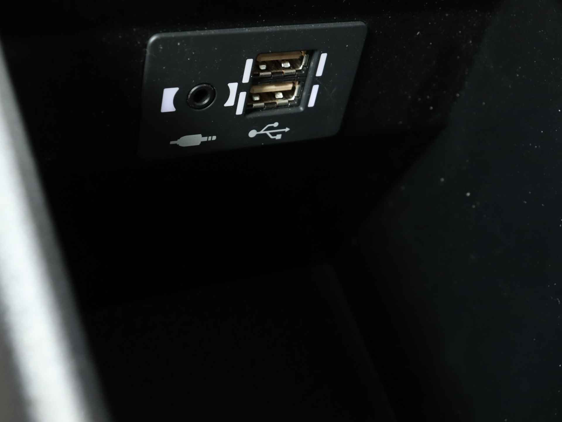 Lexus UX 300e Business Full Electric | Ivoor Leder + Stoelverwarming | - 30/41