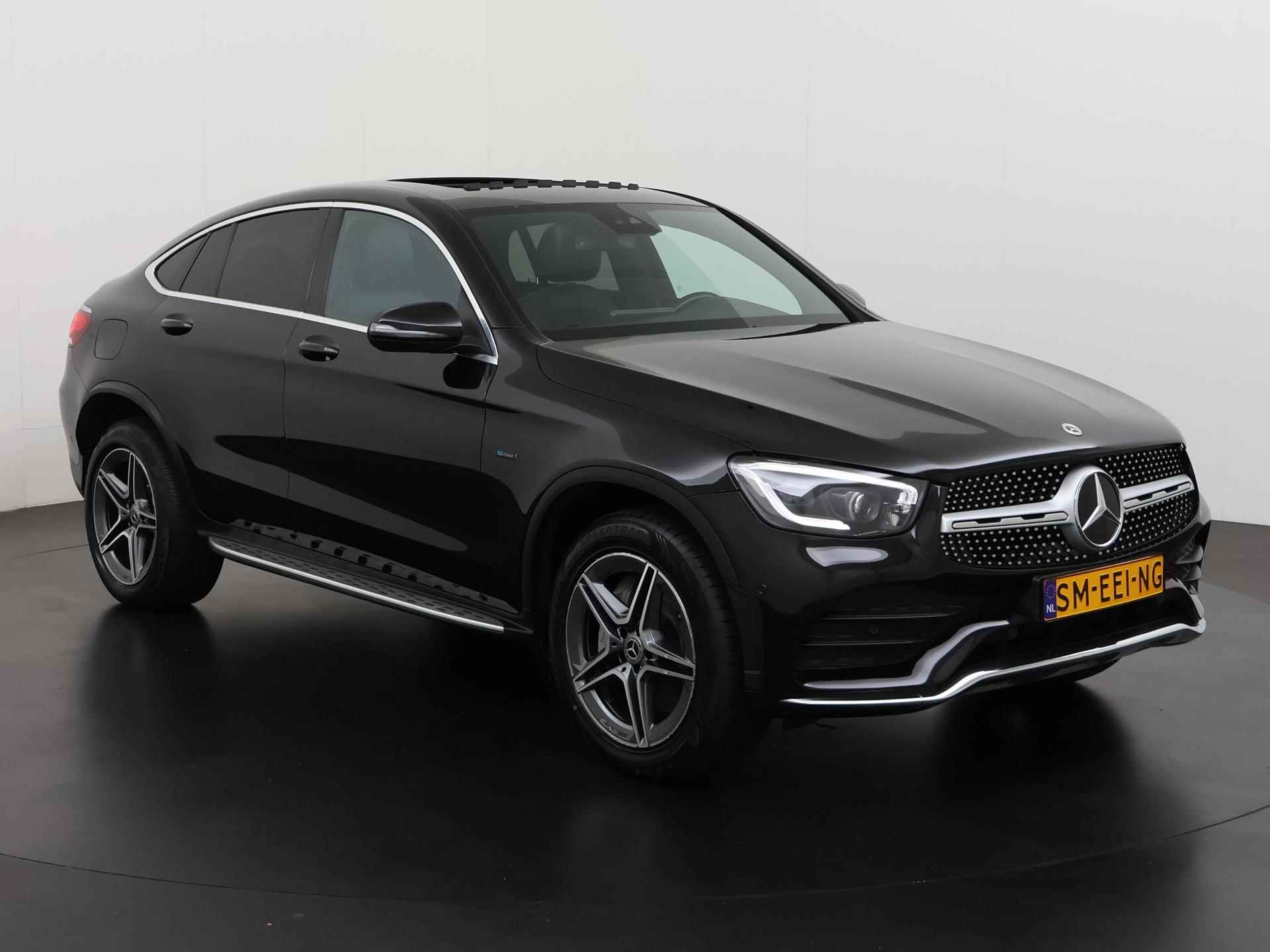 Mercedes-Benz GLC-klasse Coupé 300e 4MATIC Premium AMG | Schuifdak | Camera | Carplay| Blind spot | Zondag Open! - 30/45