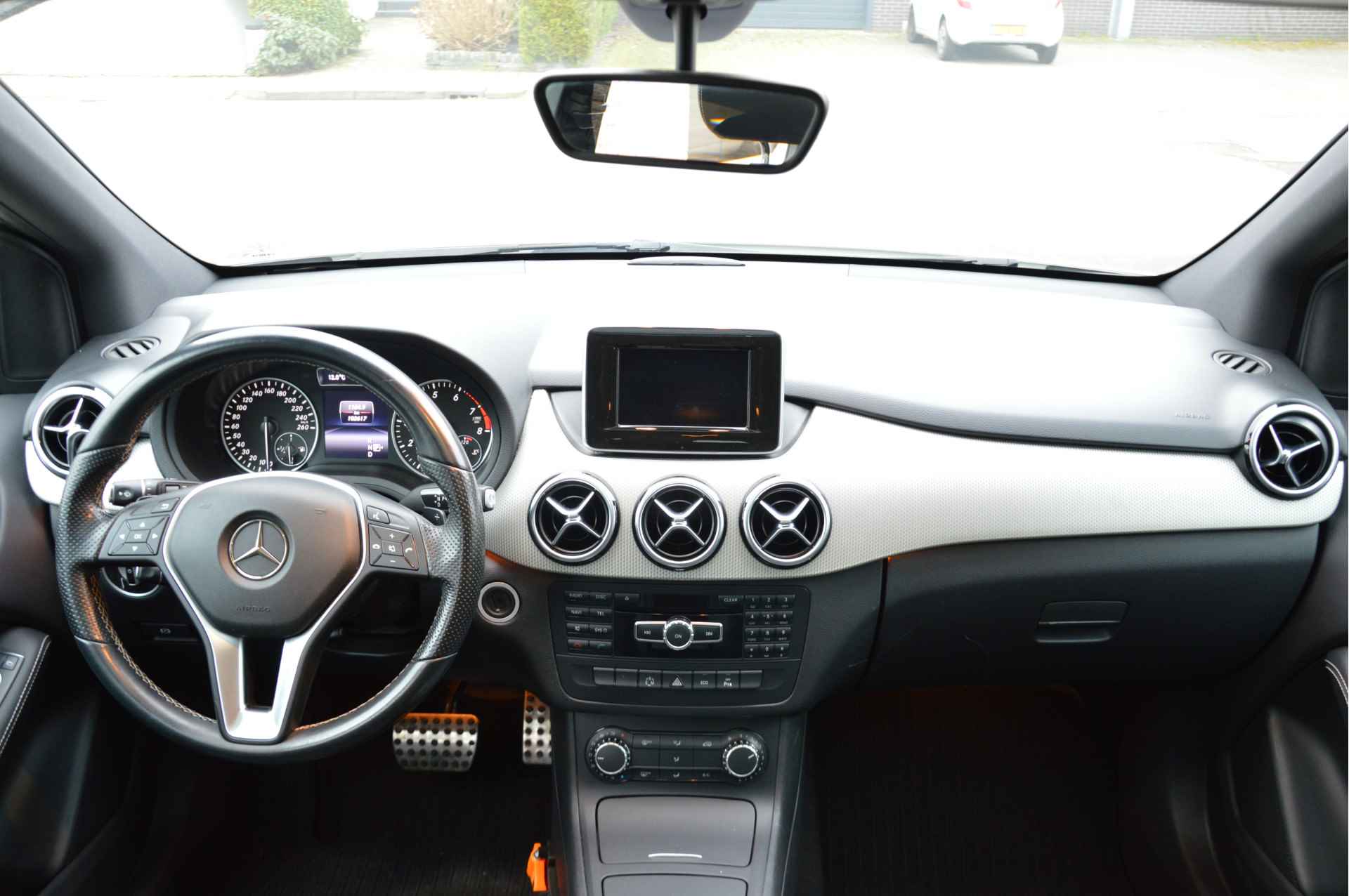 Mercedes-Benz B-Klasse 180 AUTOMAAT | SPORTPAKKET | XENON | PANORAMADAK | NAVI | CRUISE | ENZ - 31/33