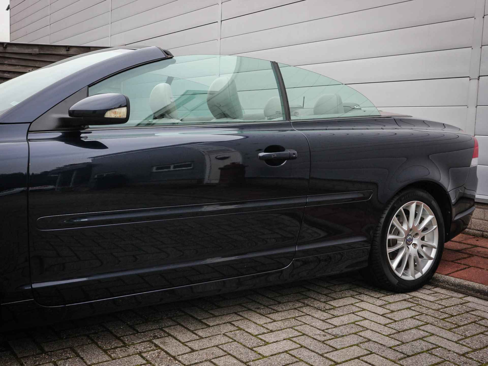 Volvo C70 Convertible 2.4 Momentum | Clima | Cruise | Navi | Pdc | 17 Inch | Youngtimer | In unieke staat |  Nederlandse auto | - 24/51