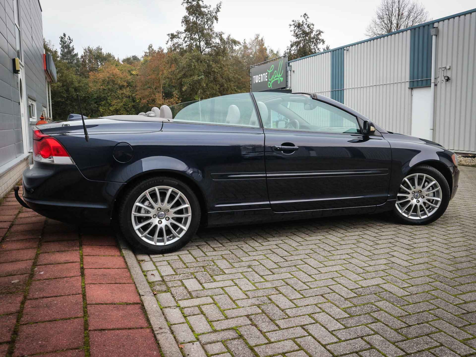 Volvo C70 Convertible 2.4 Momentum | Clima | Cruise | Navi | Pdc | 17 Inch | Youngtimer | In unieke staat |  Nederlandse auto | - 27/51