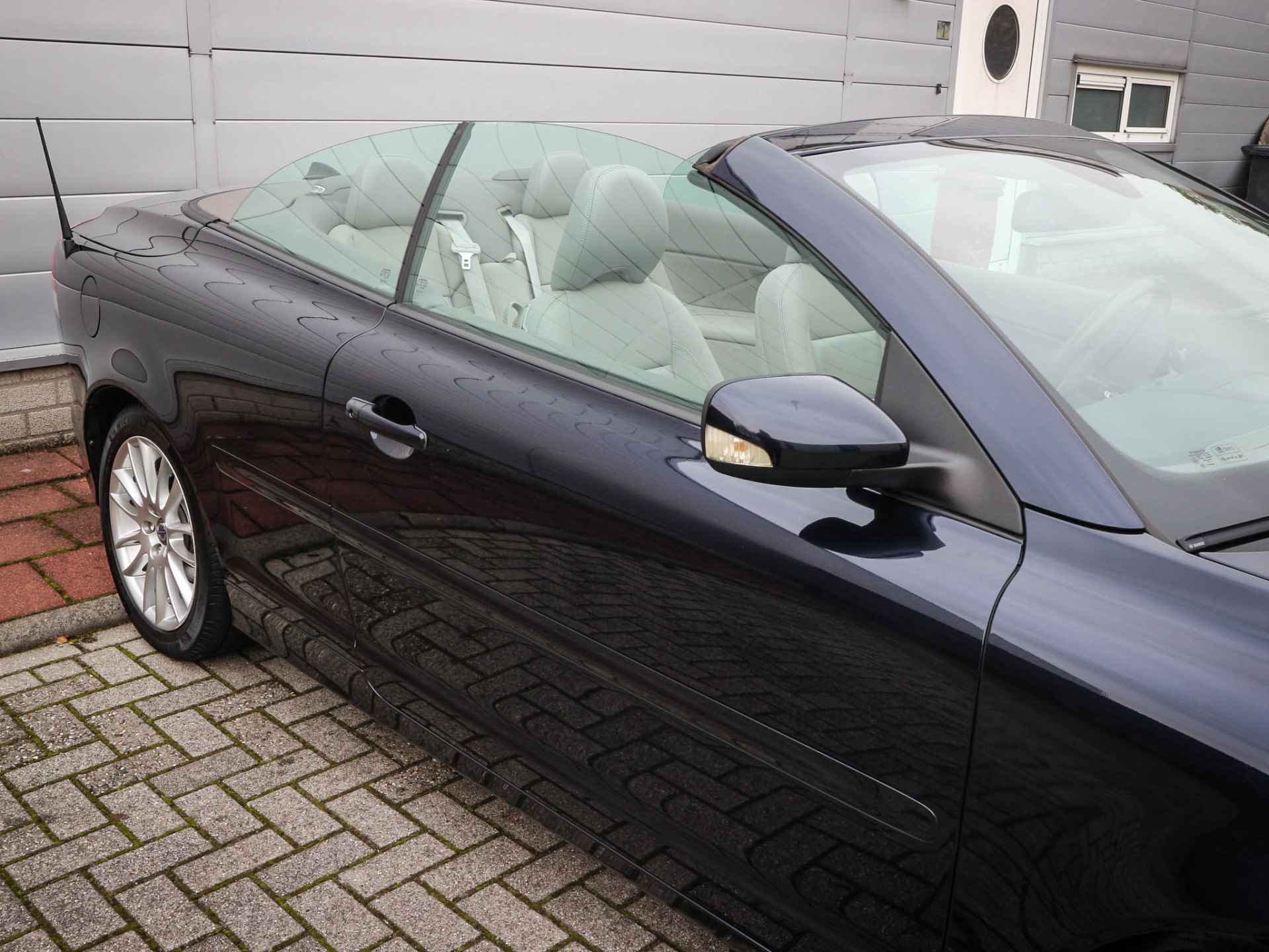 Volvo C70 Convertible 2.4 Momentum | Clima | Cruise | Navi | Pdc | 17 Inch | Youngtimer | In unieke staat |  Nederlandse auto | - 28/51