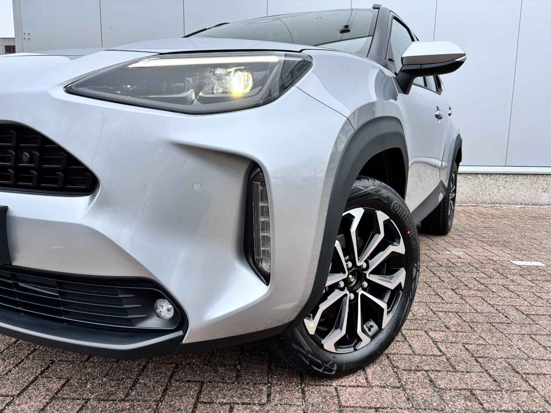 Toyota Yaris Cross 1.5 Hybrid 115 First Edition Automaat BSM,Parkeersensoren ,Apple Carplay Android Auto,Stoelverwarming,Stuurverwarming - 9/52