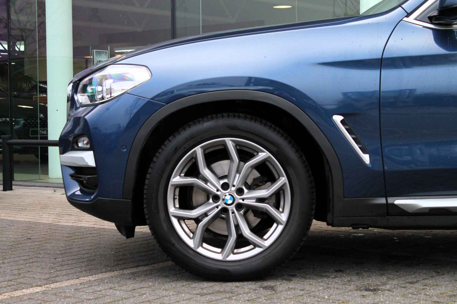 BMW X3 xDrive20i Executive xLine Automaat / Sportstoelen / LED / Parking Assistant / Navigatie Professional - 9/23