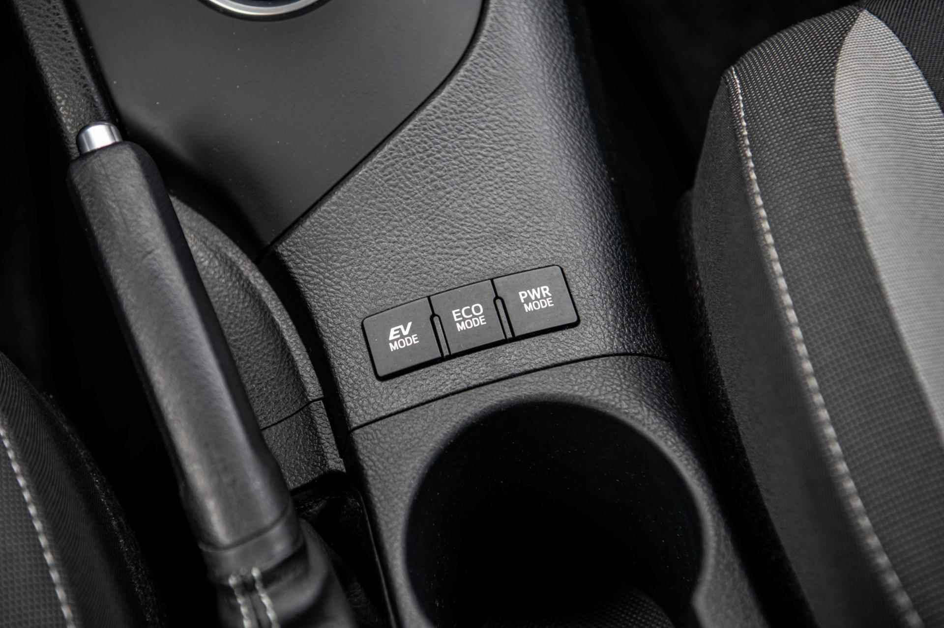 Toyota Auris 1.8 99pk Hybrid Dynamic | Airco/Clima | Cruise Control | Camera | LM Velgen | haak voor fietsen of max 345kg trekg. - 33/42