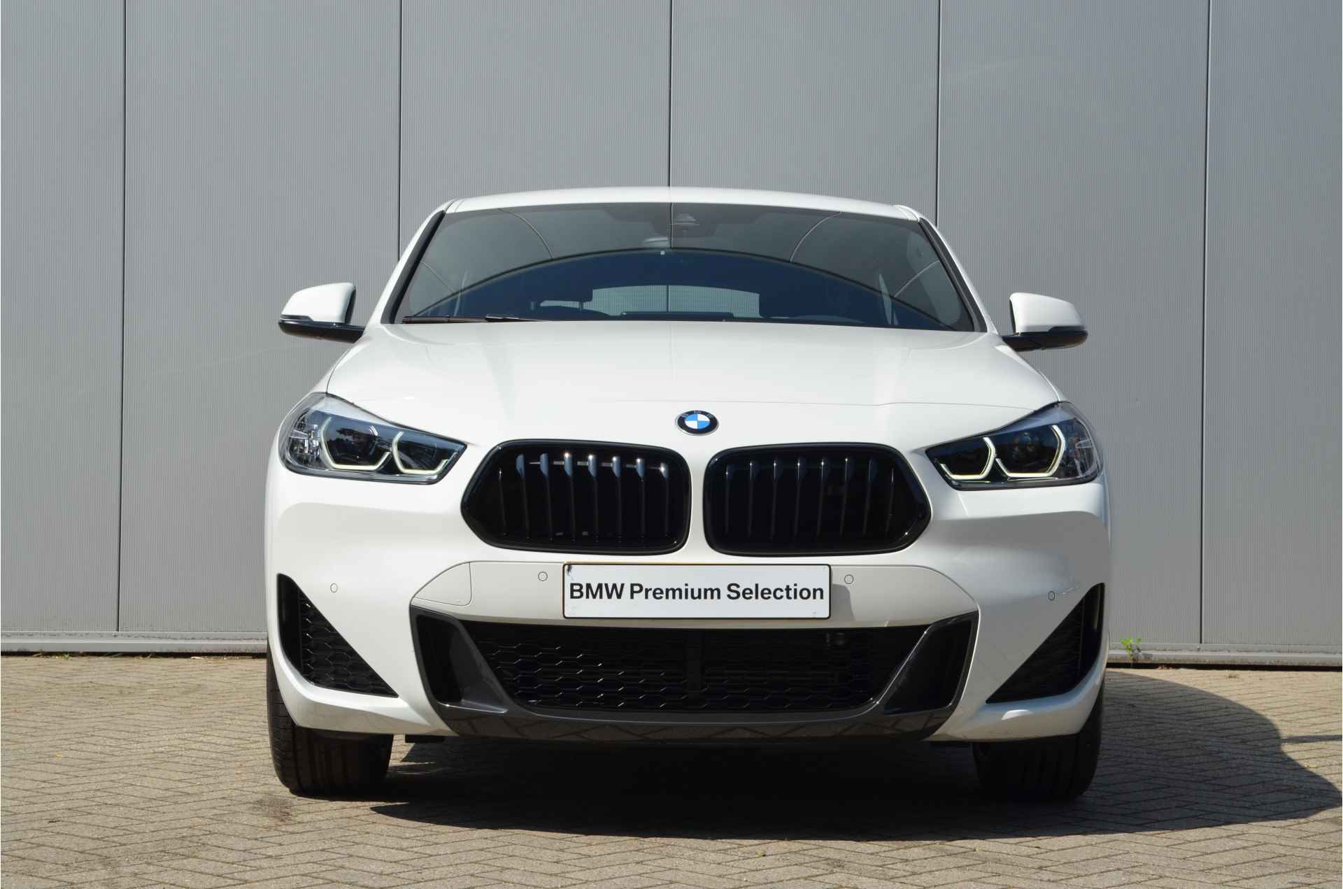 BMW X2 sDrive18i M Sport Automaat / Achteruitrijcamera / Sportstoelen / M Sportonderstel / LED / M Sport steering / Head-Up / Park Assistant / Navigatie Plus - 3/22