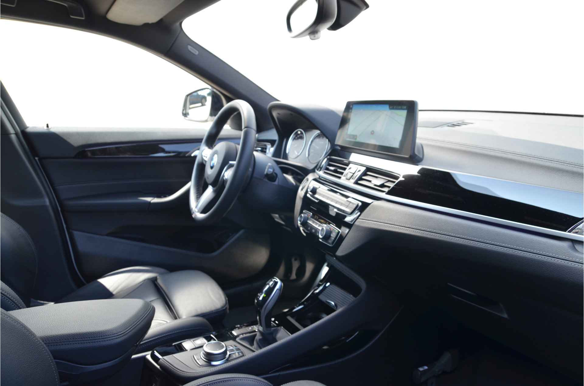 BMW X2 sDrive18i M Sport Automaat / Achteruitrijcamera / Sportstoelen / M Sportonderstel / LED / M Sport steering / Head-Up / Park Assistant / Navigatie Plus - 4/22