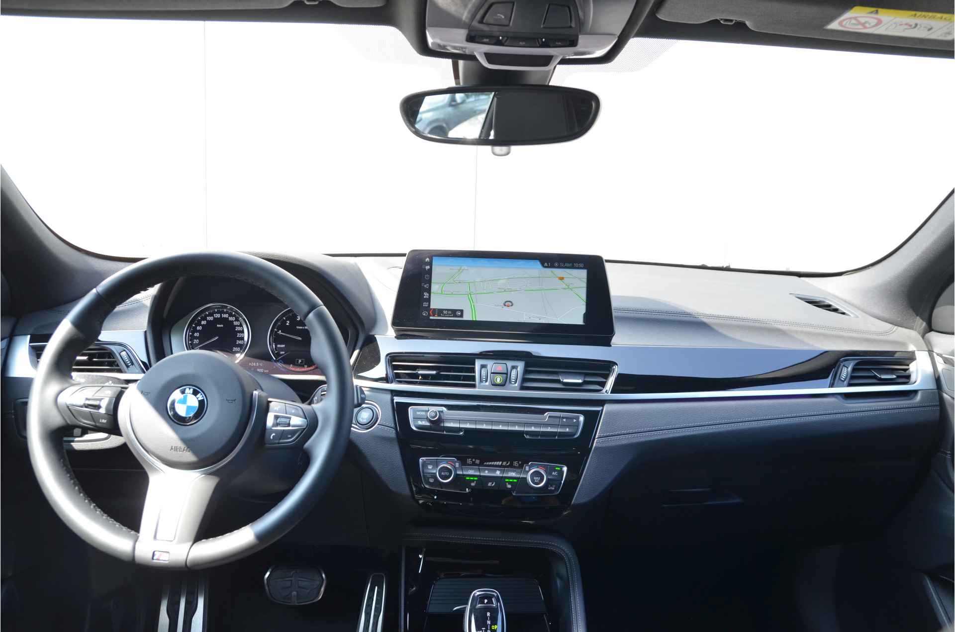 BMW X2 sDrive18i M Sport Automaat / Achteruitrijcamera / Sportstoelen / M Sportonderstel / LED / M Sport steering / Head-Up / Park Assistant / Navigatie Plus - 11/22