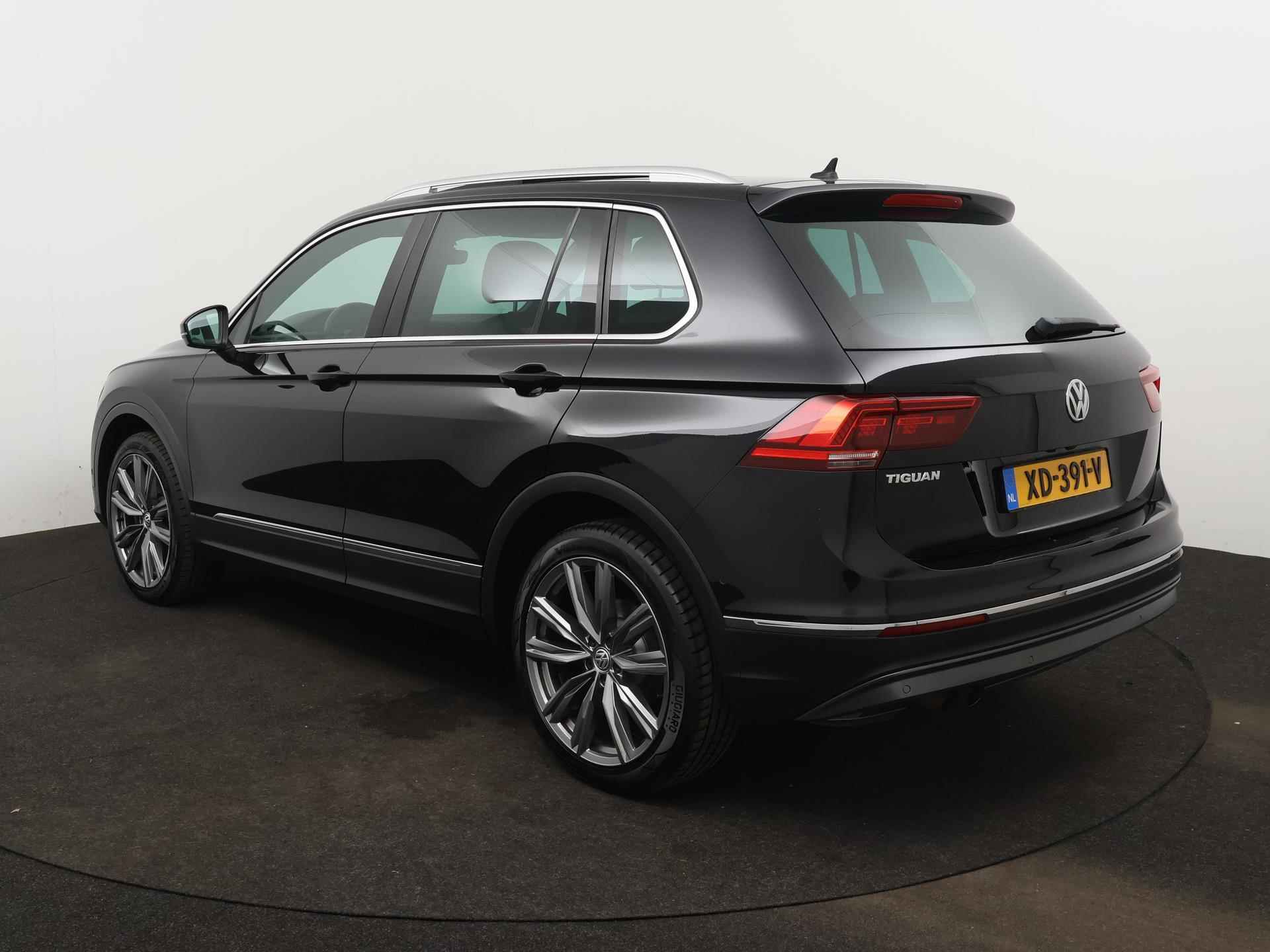 Volkswagen Tiguan 2.0 TSI 4Motion Highline | PANORAMADAK | VIRTUAL COCKPIT | APPLE CARPLAY / ANDROID AUTO | NAVIGATIE | WEGKLAPBARE TREKHAAK | LEDER | ELEKTRISCHE BESTUURDERSSTOEL MET GEHEUGEN | STOELVERWARMING | DODENHOEK ASSISTENT | KEYLESS | - 7/23