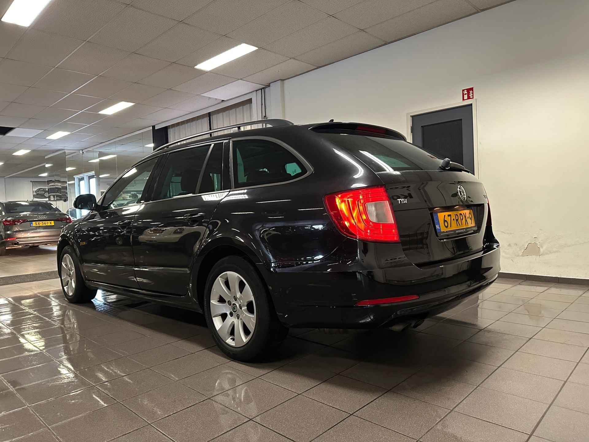 Skoda Superb Combi 1.4 TSI Comfort Business Line * Panoramadak / Navigatie / Leder / NL Auto * - 3/24