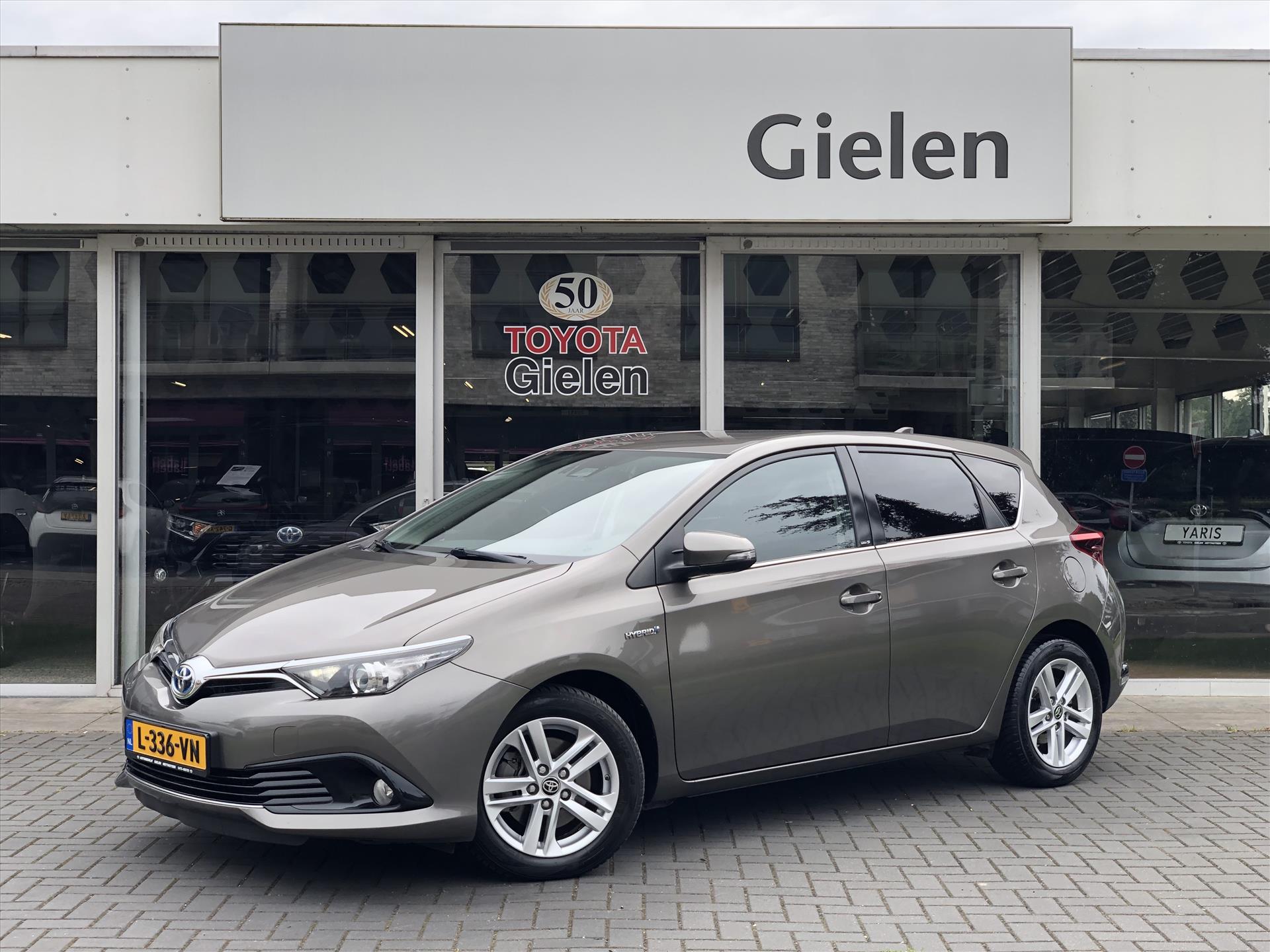 Toyota Auris 1.8 Hybrid Dynamic Plus | Stoelverwarming, Navigatie, Licht + Regensensor, Parkeercamera, Safety Sense