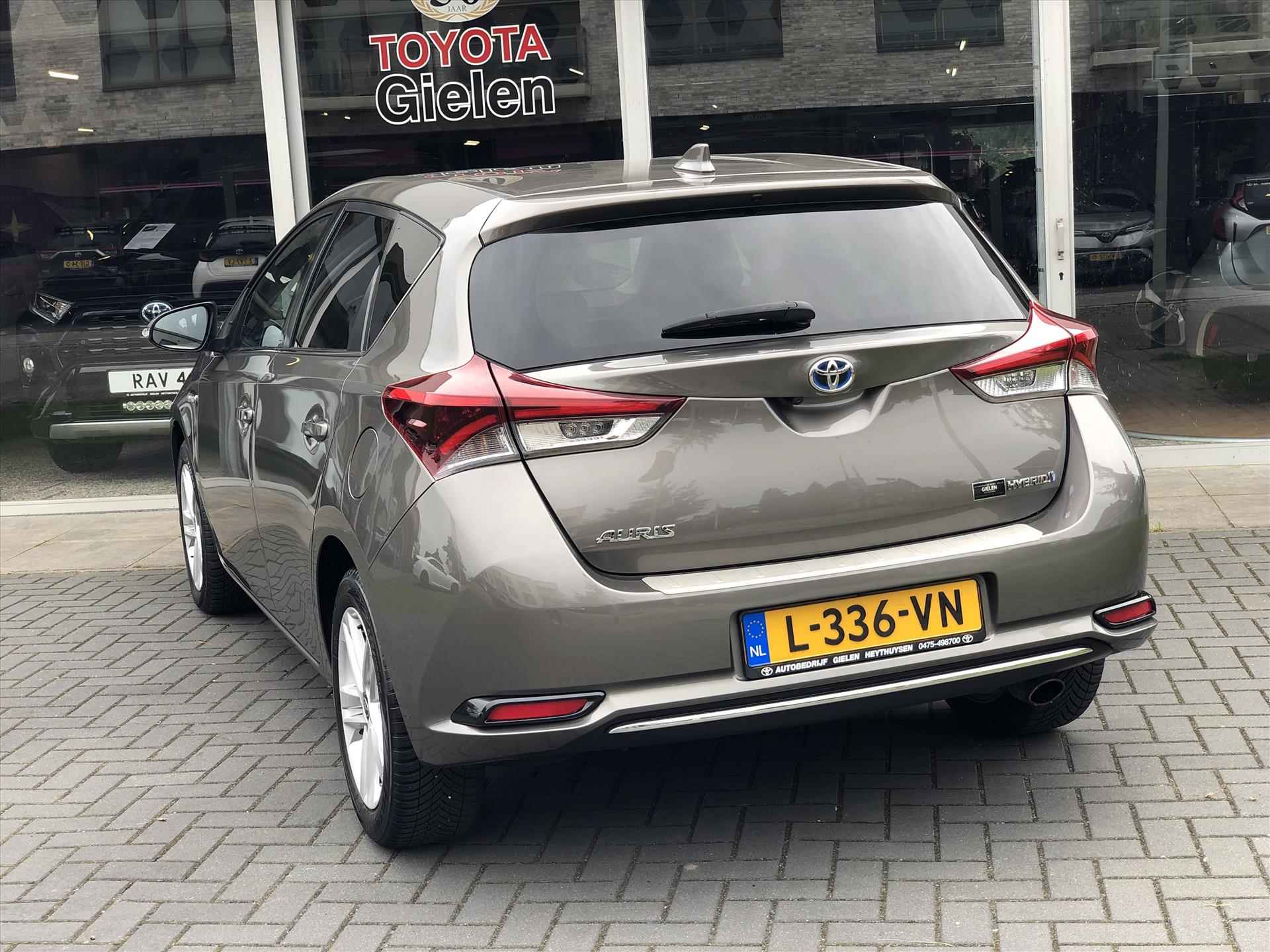 Toyota Auris 1.8 Hybrid Dynamic Plus | Stoelverwarming, Navigatie, Licht + Regensensor, Parkeercamera, Safety Sense - 9/30