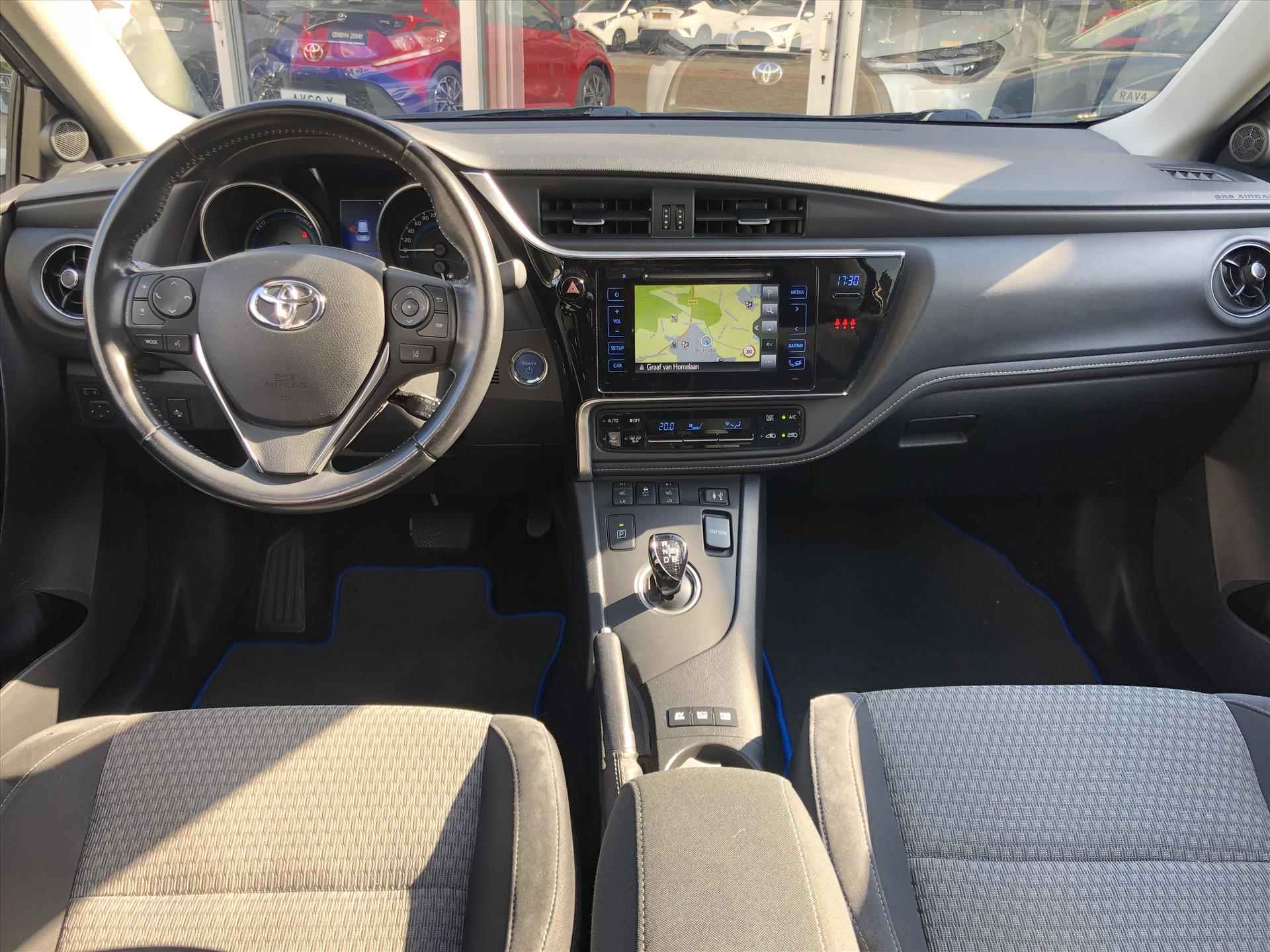 Toyota Auris 1.8 Hybrid Dynamic Plus | Stoelverwarming, Navigatie, Licht + Regensensor, Parkeercamera, Safety Sense - 10/30