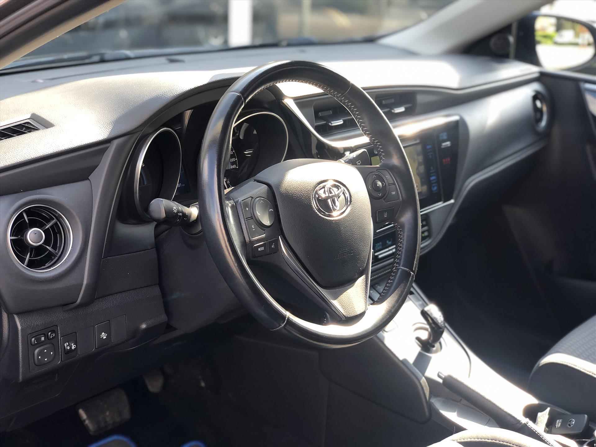 Toyota Auris 1.8 Hybrid Dynamic Plus | Stoelverwarming, Navigatie, Licht + Regensensor, Parkeercamera, Safety Sense - 13/30