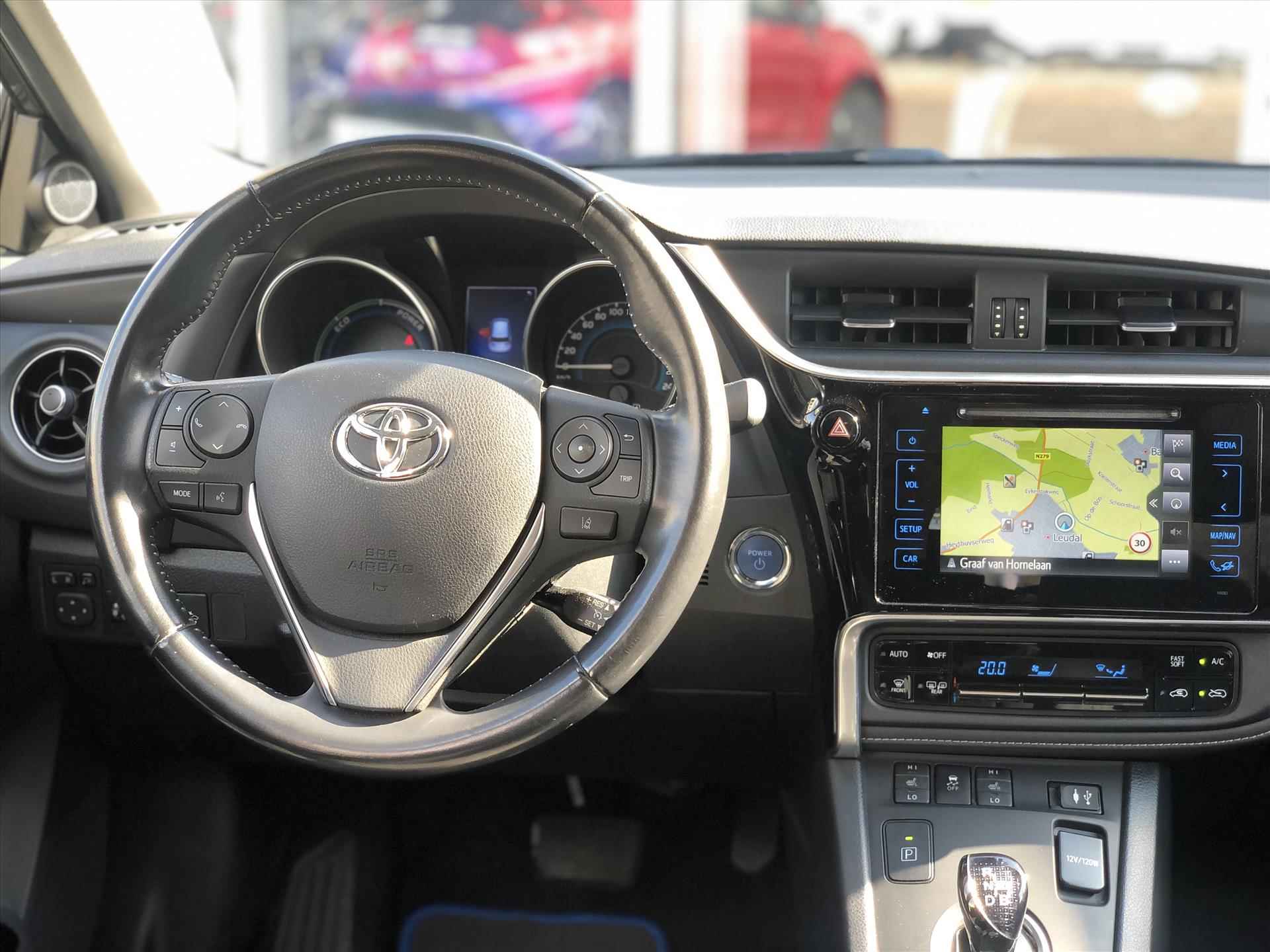 Toyota Auris 1.8 Hybrid Dynamic Plus | Stoelverwarming, Navigatie, Licht + Regensensor, Parkeercamera, Safety Sense - 14/30