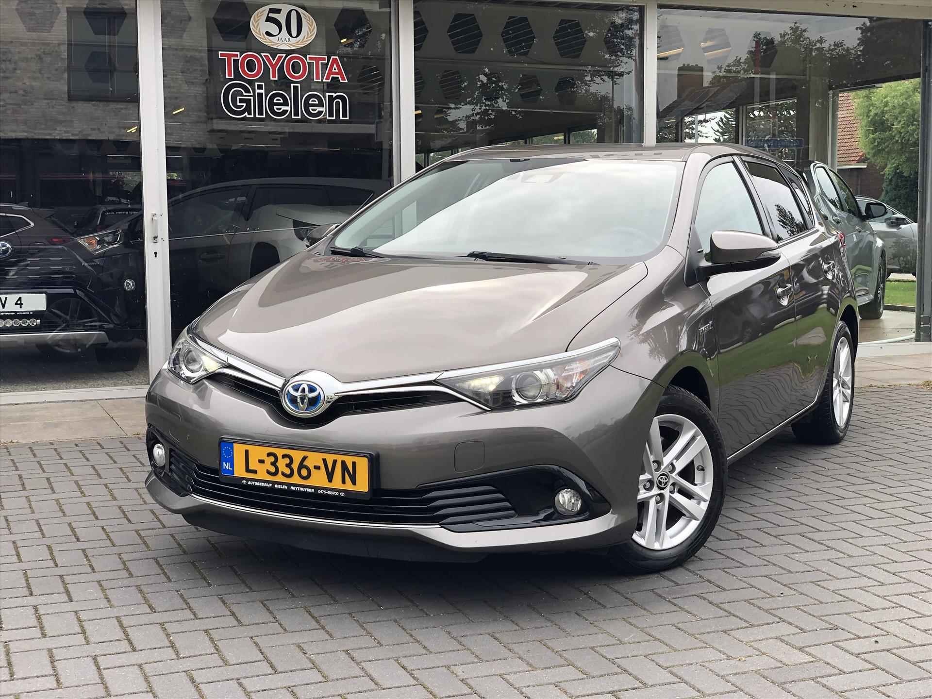 Toyota Auris 1.8 Hybrid Dynamic Plus | Stoelverwarming, Navigatie, Licht + Regensensor, Parkeercamera, Safety Sense - 29/30