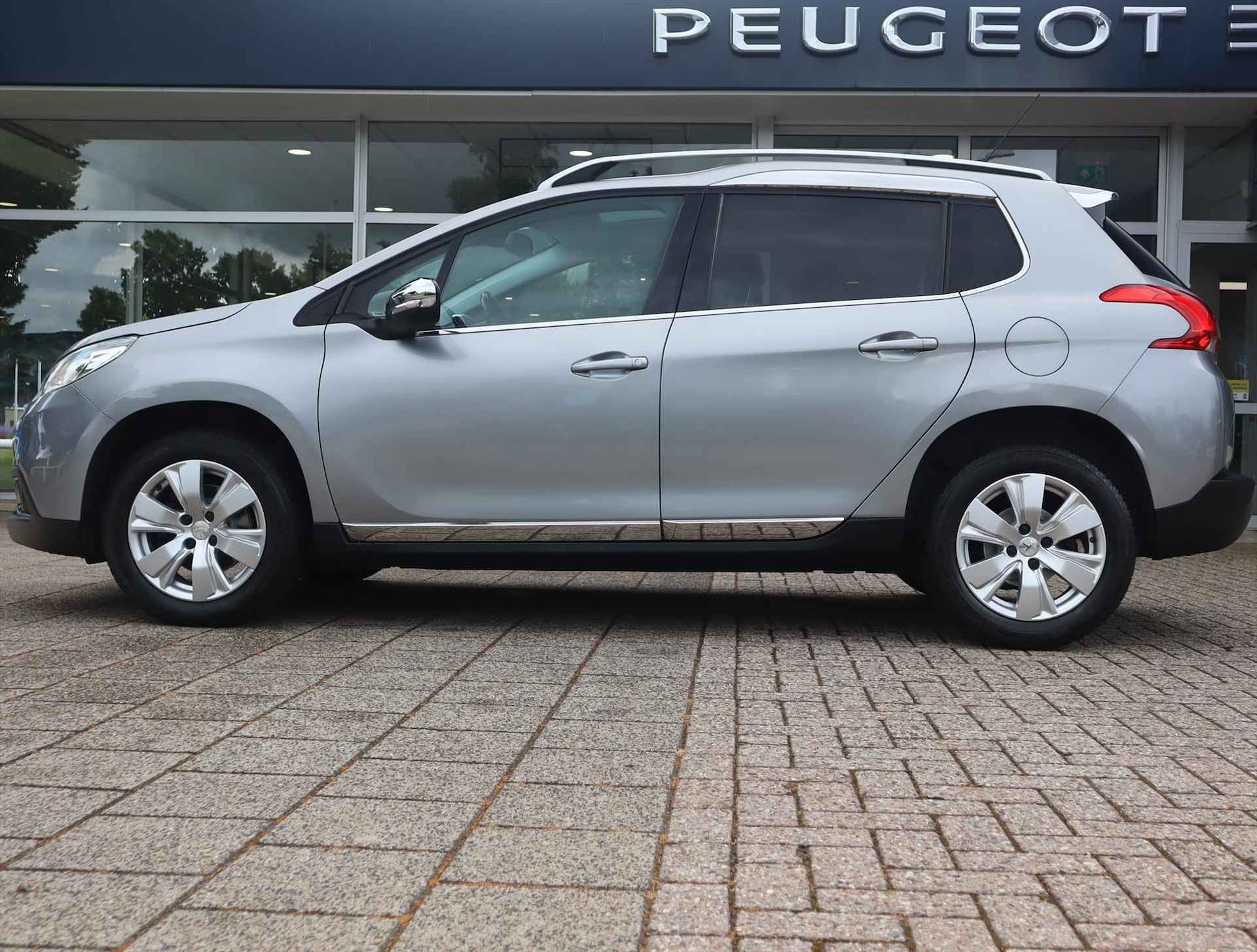 PEUGEOT 2008 SUV Allure PureTech turbo 110PK S&S, Rijklaarprijs, Navigatie Panoramadak Climate Control - 2/58