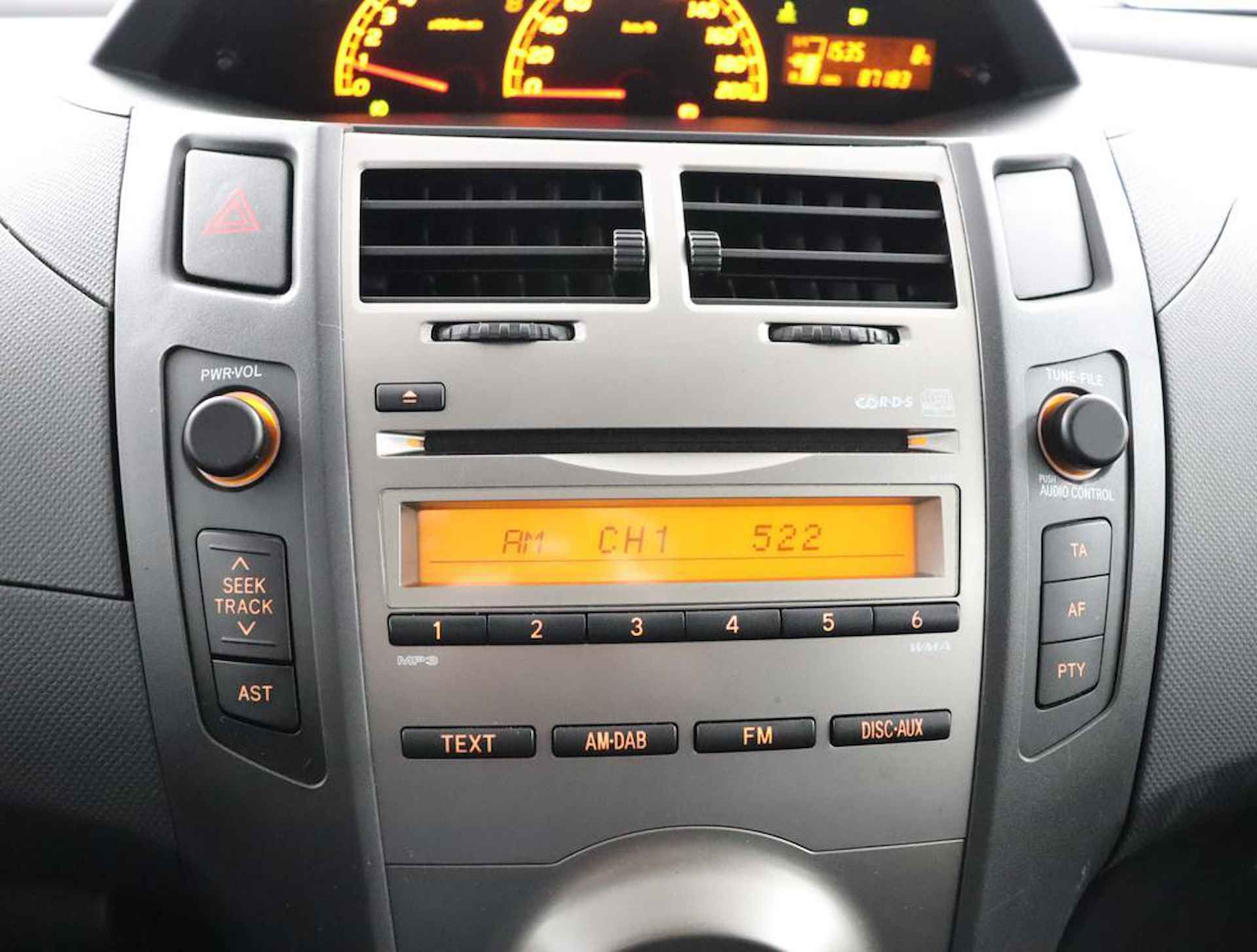 Toyota Yaris 1.3 VVTi Dynamic | Airco | Radio | Trekhaak | - 8/49