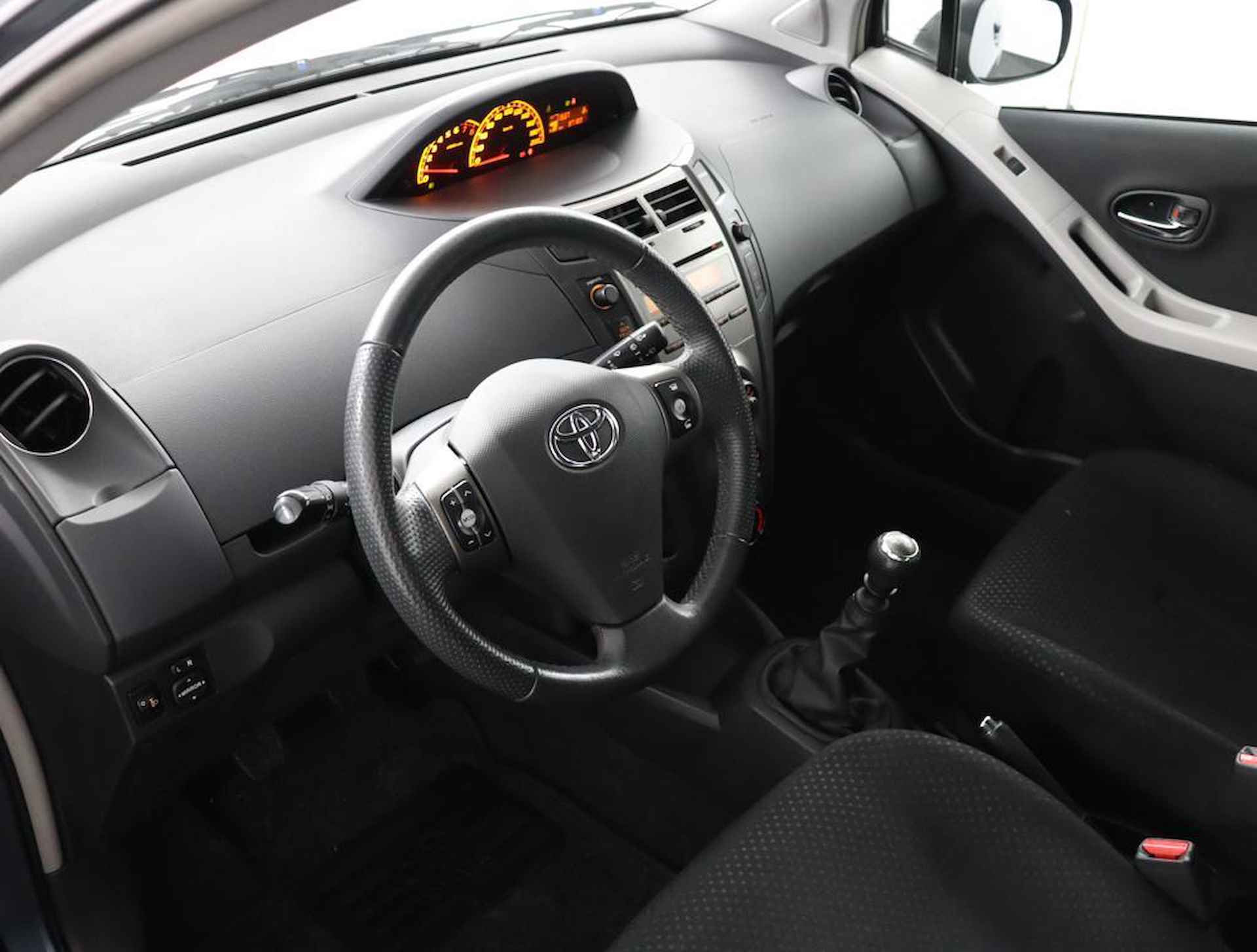 Toyota Yaris 1.3 VVTi Dynamic | Airco | Radio | Trekhaak | - 44/49