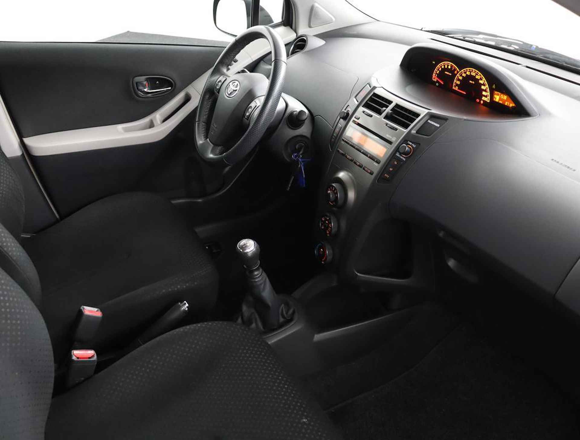 Toyota Yaris 1.3 VVTi Dynamic | Airco | Radio | Trekhaak | - 46/49